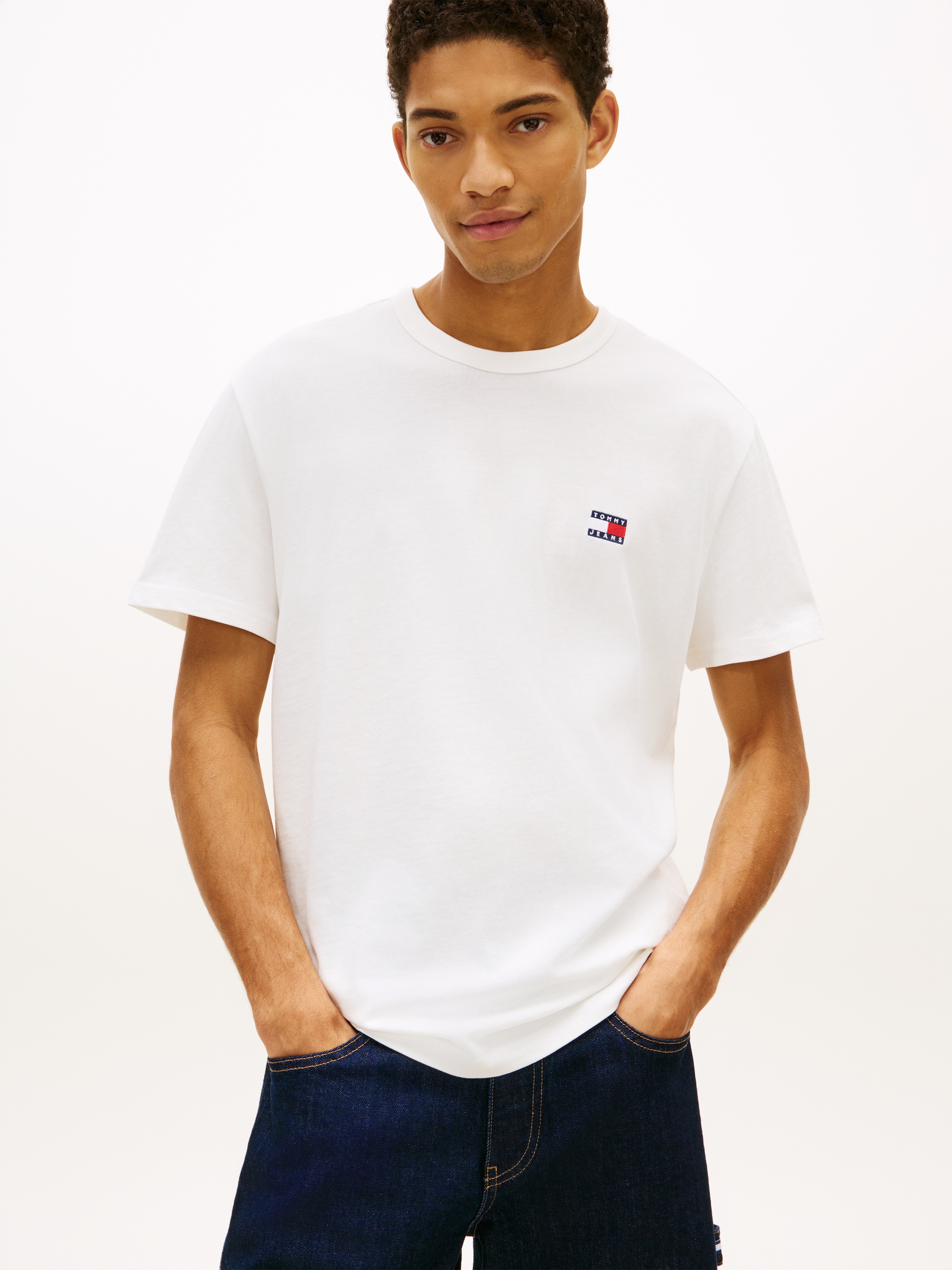 Tommy Jeans T-Shirt »TJM REG BADGE TEE EXT« mit Logostickerei
