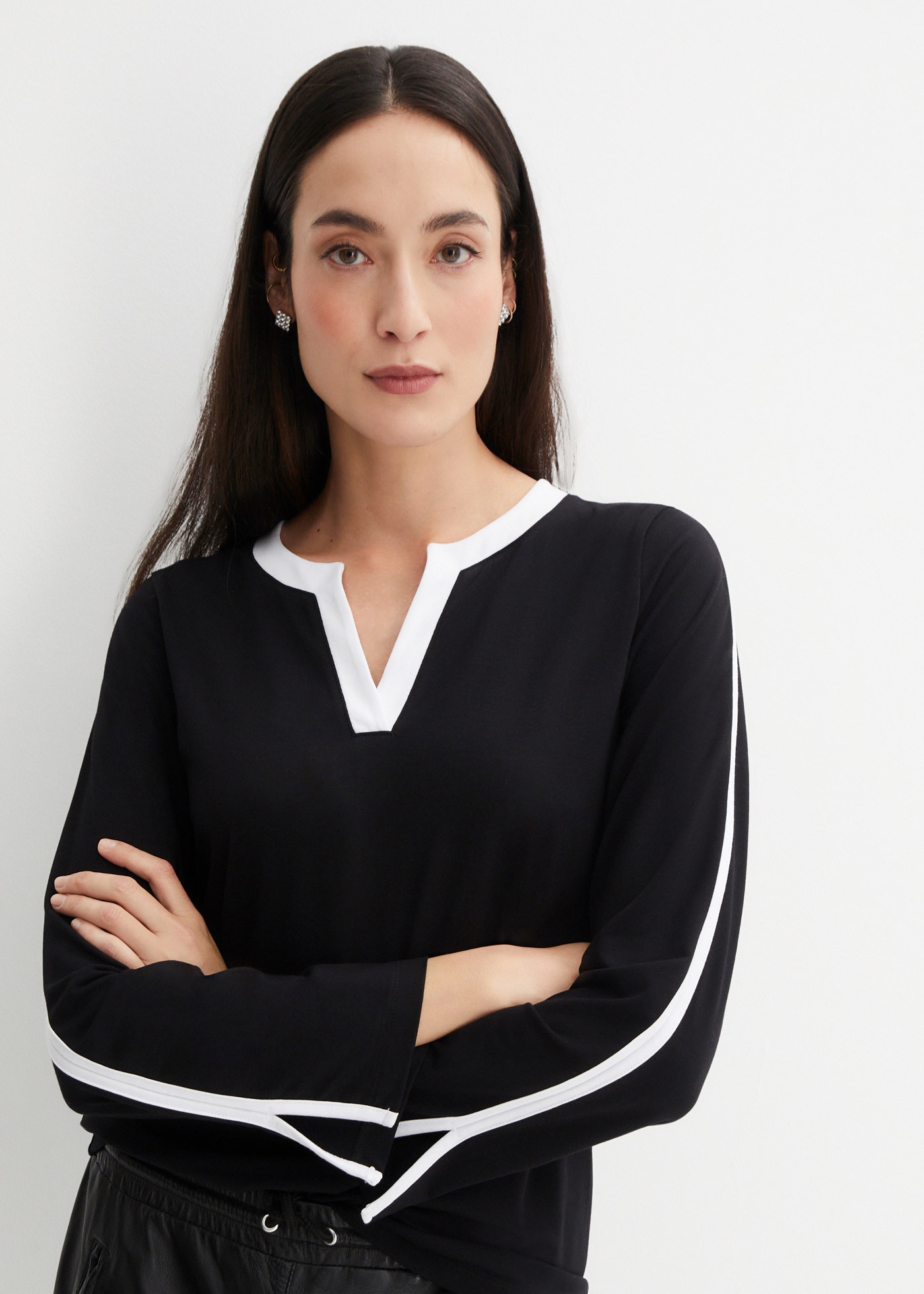 bonprix Langarmshirt bequeme Passform, Langarm-Design, mit kontrastfarbigen Details