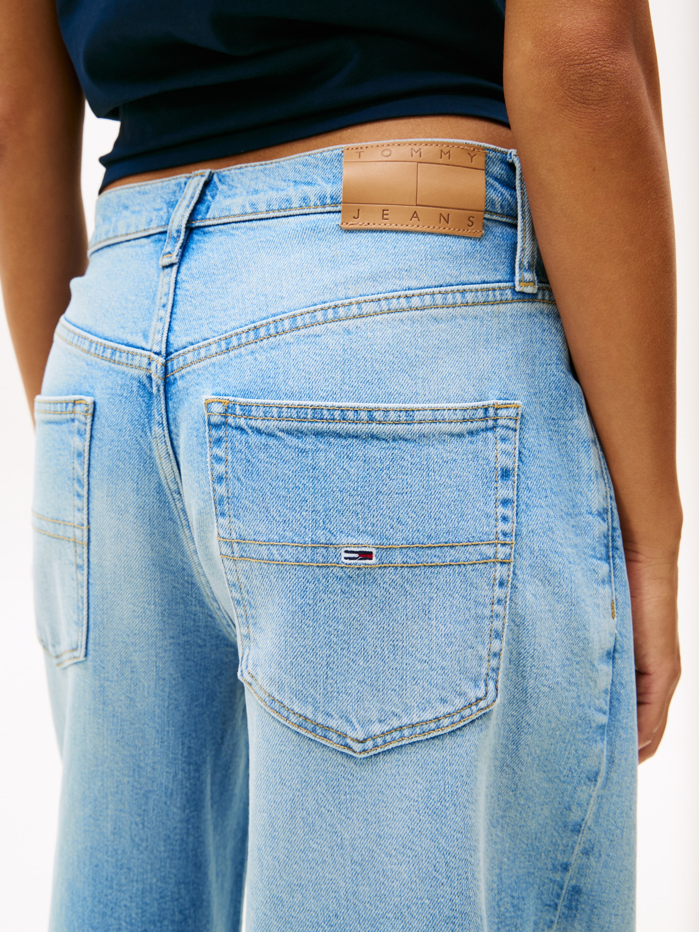 Tommy Jeans Loose-fit-Jeans »CHARLIE MR LOOSE WD«, mit Logostickerei
