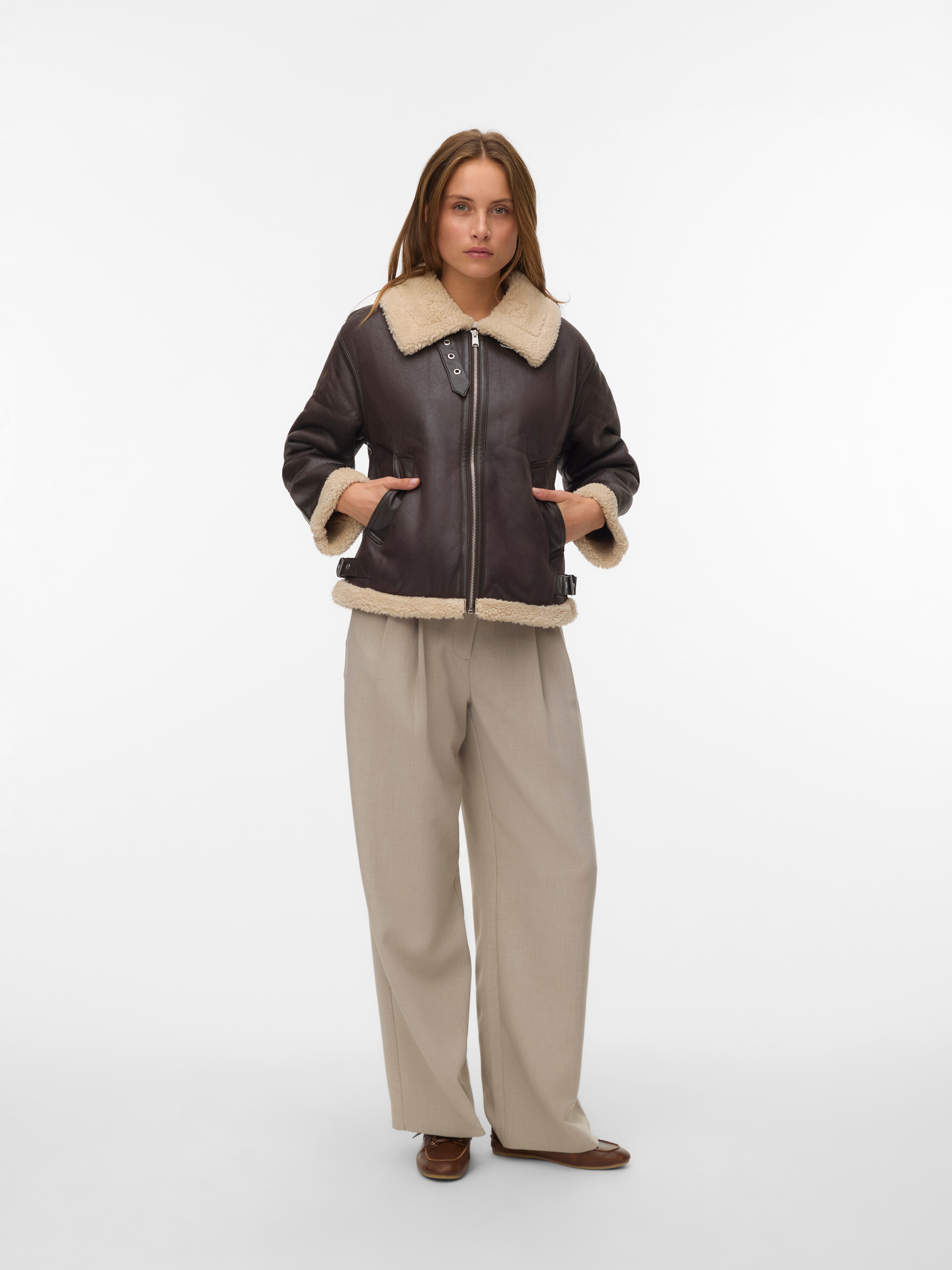 Vero Moda Kurzjacke »VMVIRGINIA SHORT JACKET BOO« farblich abgesetzte Details