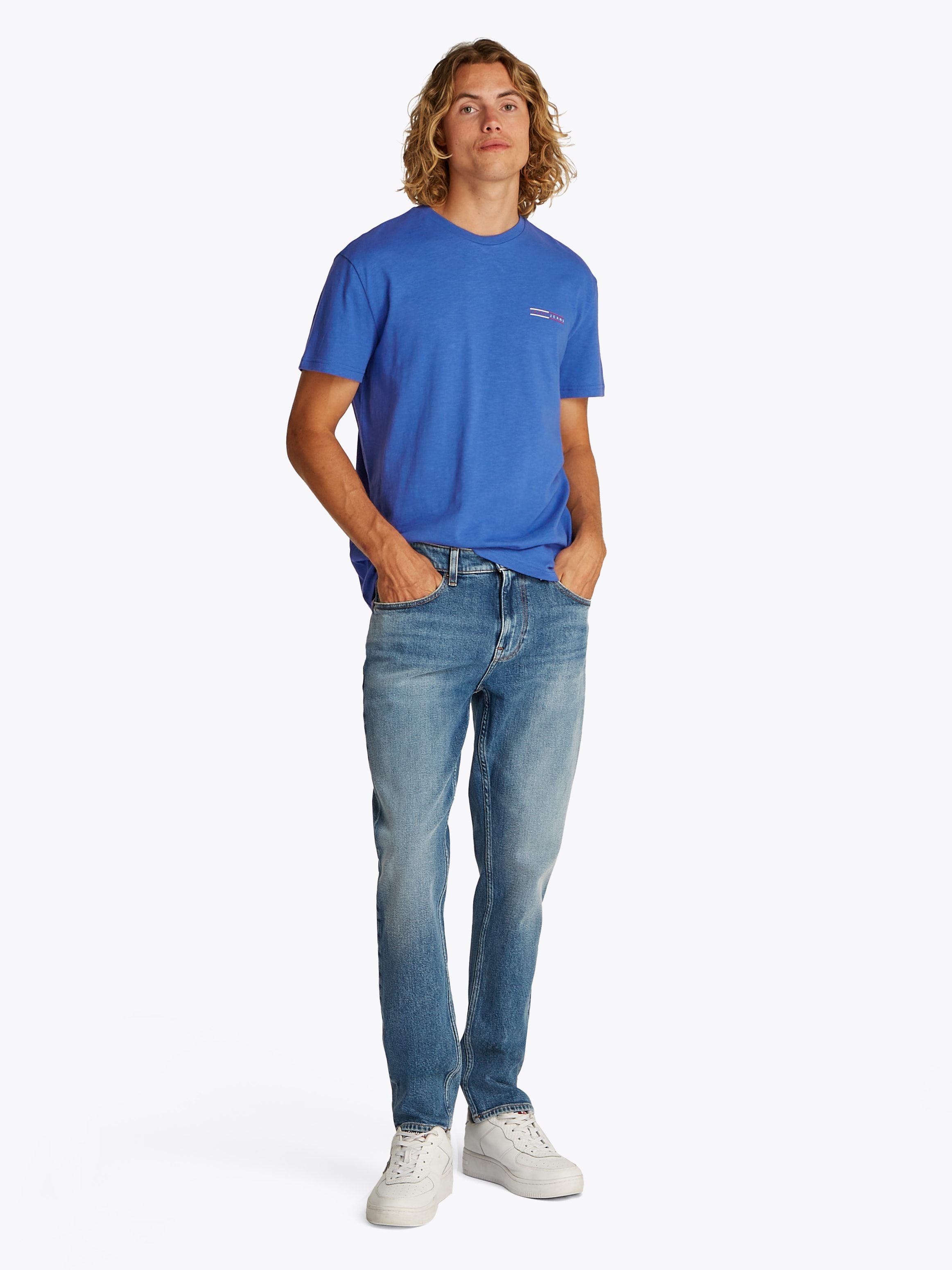 Tommy Jeans Kurzarmshirt »TJM REG GRAPHIC SLUB TEE EXT«, Mit Rundhalsausschnitt