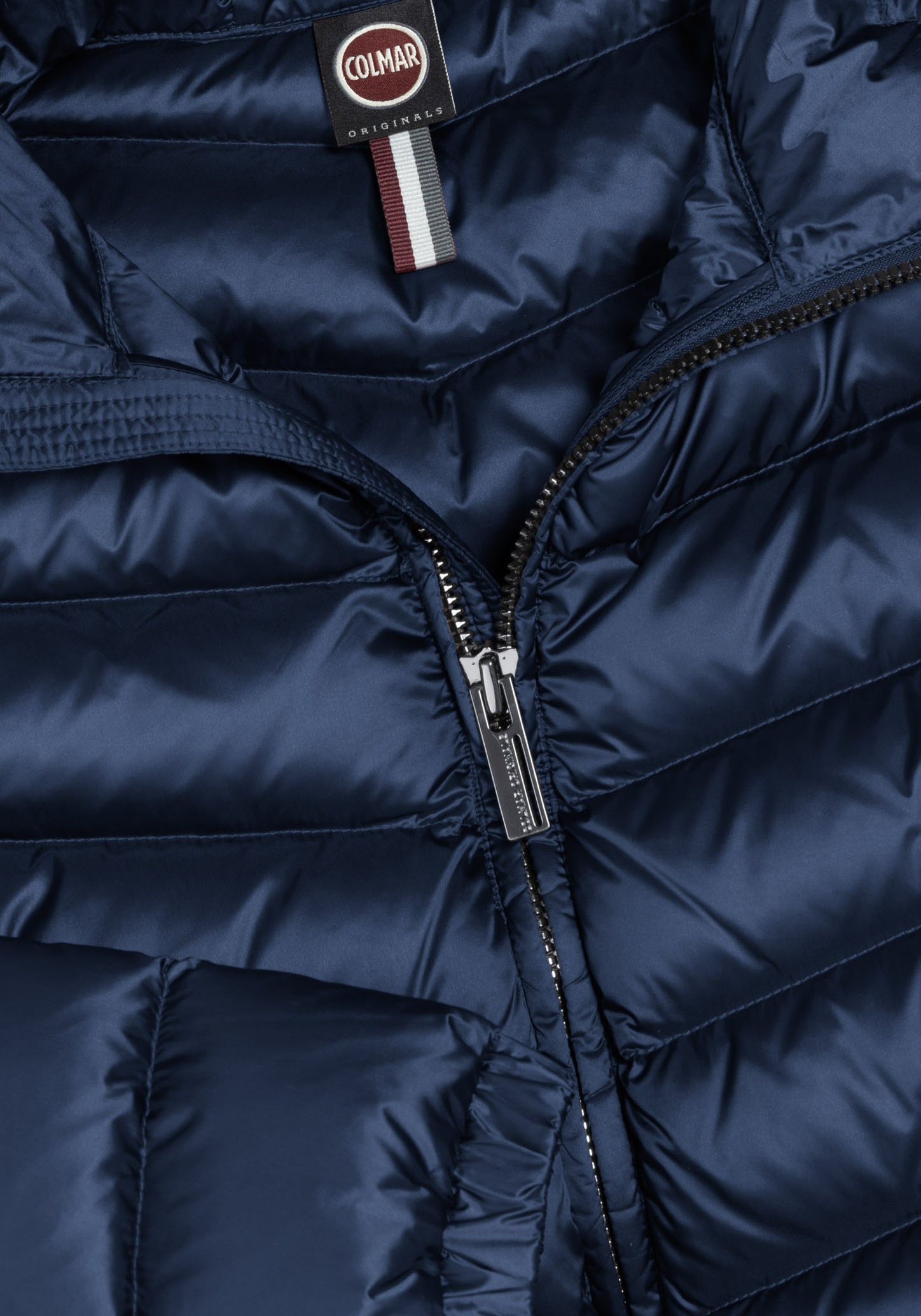 Colmar Daunenjacke mit Kapuze mit glänzendem Finish, schmale Passform, 2-Wege-Zipper