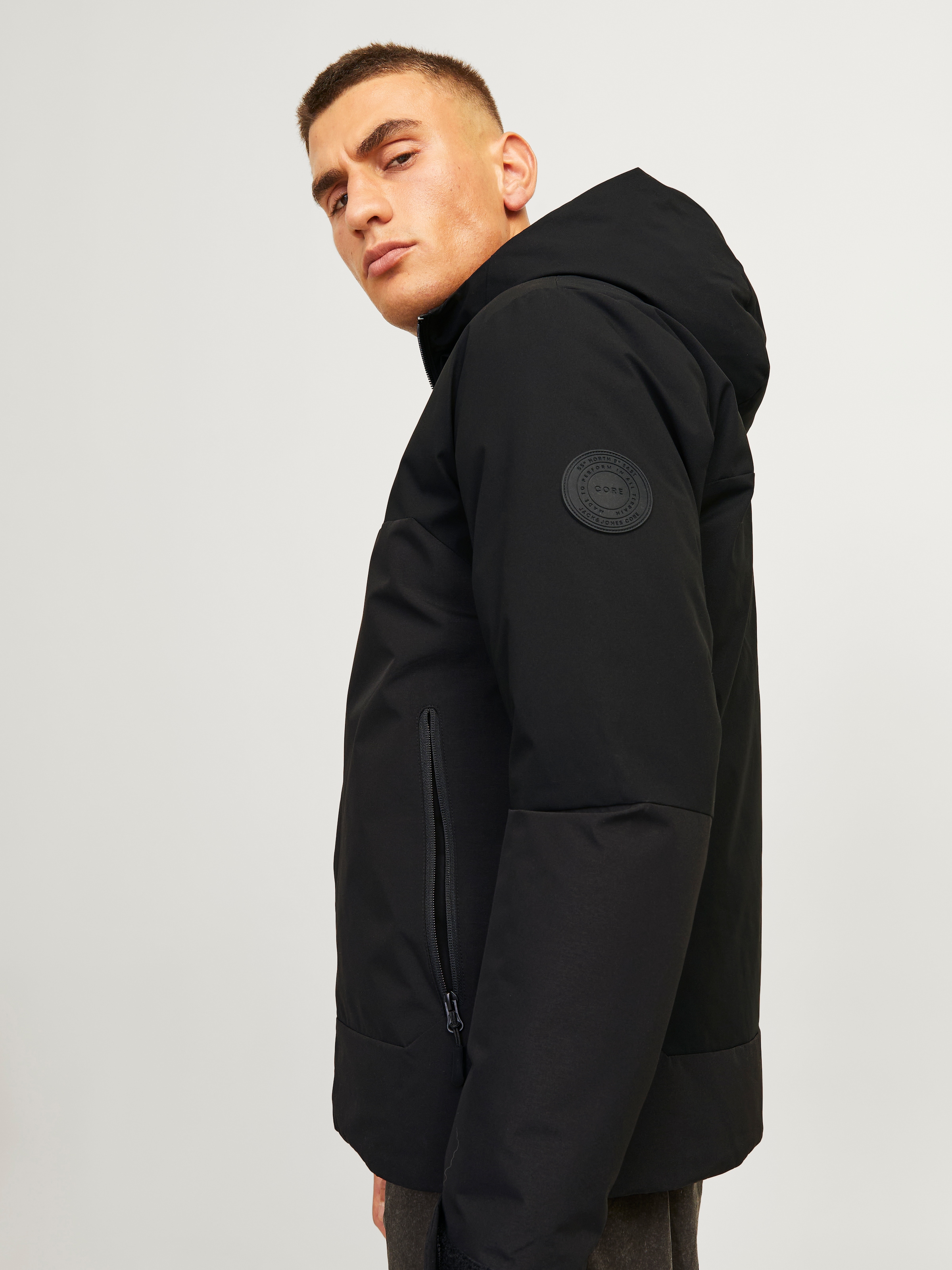 Jack & Jones Outdoorjacke »JCOAIDEN TRANSITIONAL JACKET SN«, mit Kapuze