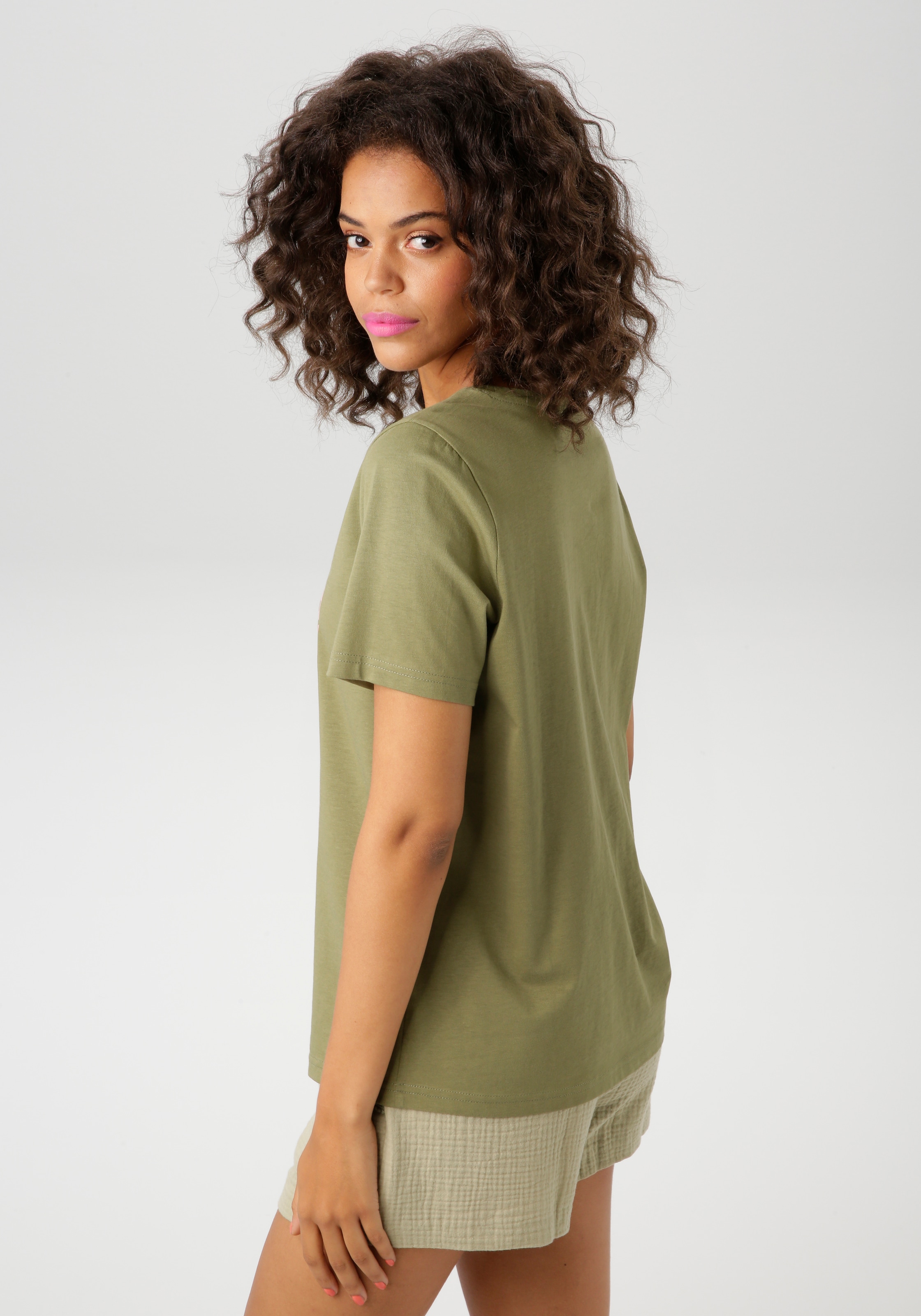Aniston CASUAL T-Shirt, mit farbharmonischen Frontprint aus Foliendruck