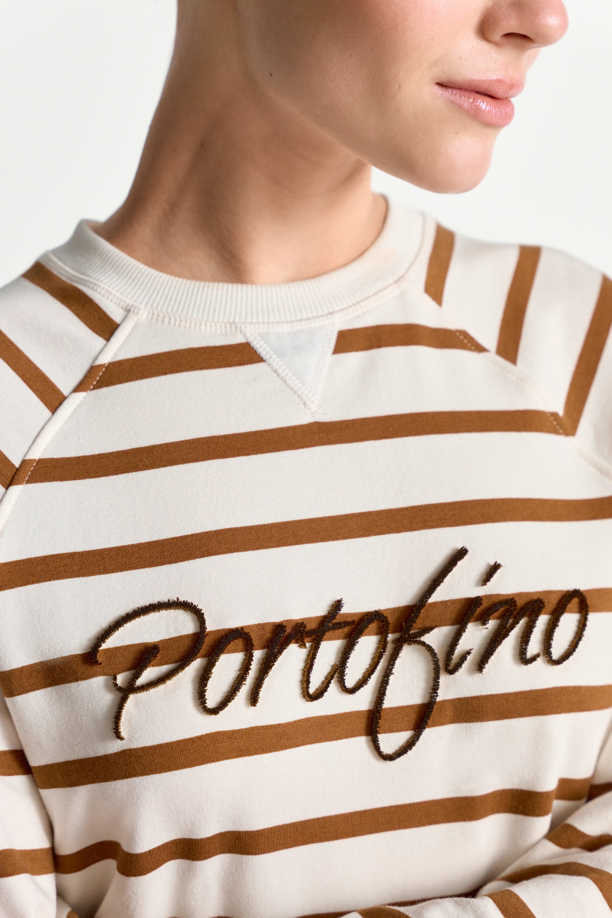 RICHROYAL Sweatshirt , tolle Applikation, Raglanärmel, gewellte Kanten
