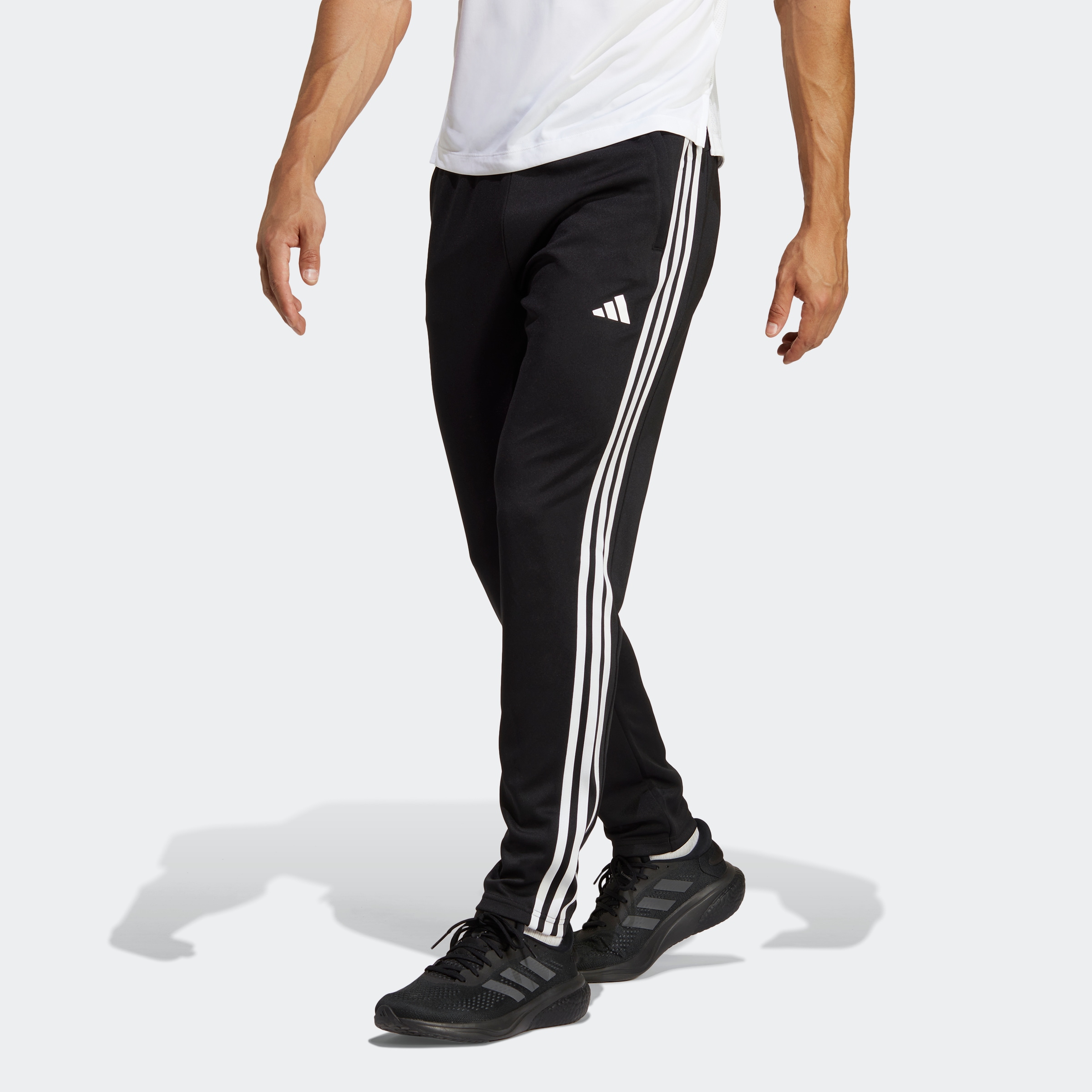 Adidas Performance Herren Sporthose »TRAIN ESSENTIALS 3STREIFEN« atmungsaktive Trainingshose in schwarz-weiß, Größe M