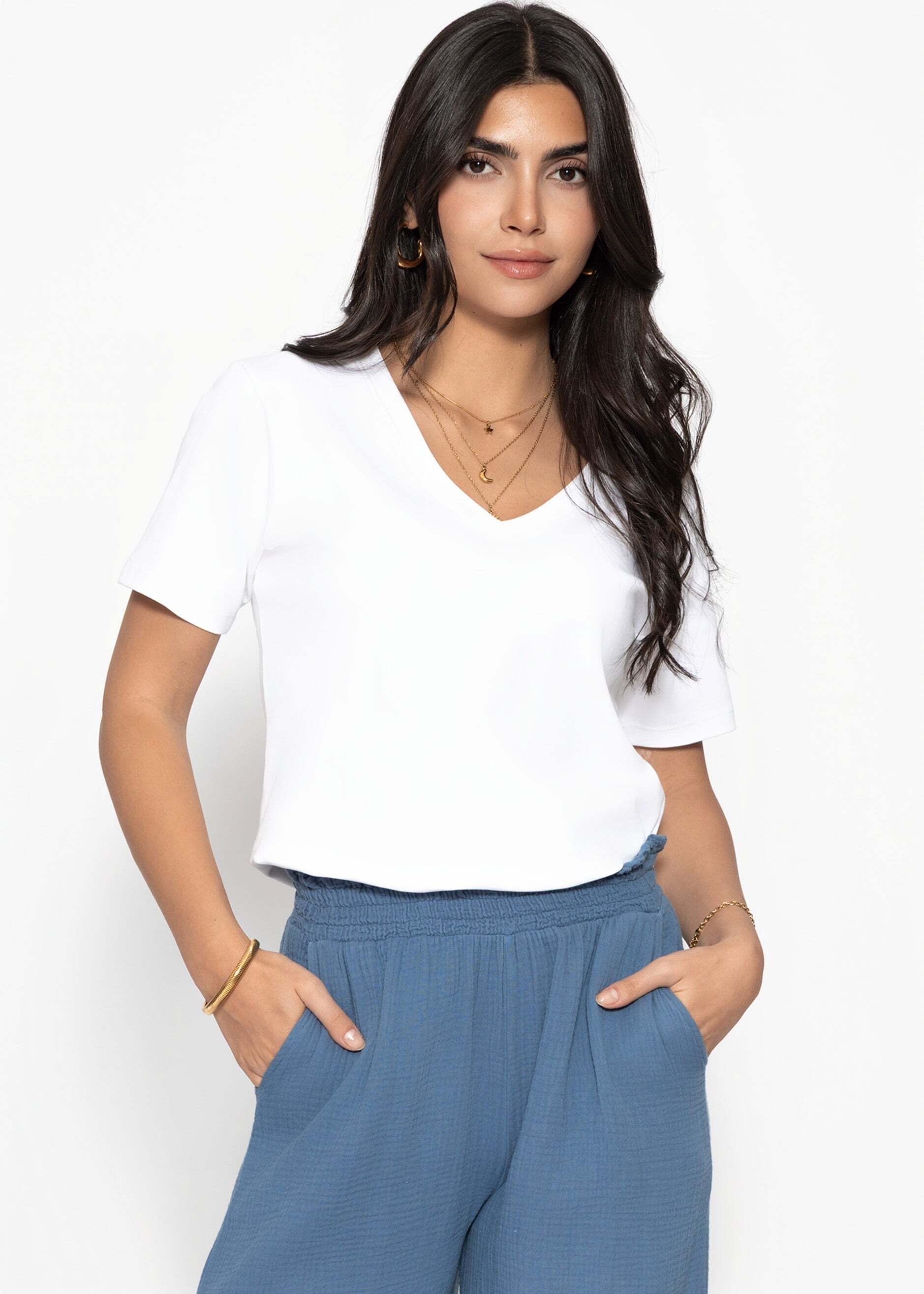 SASSYCLASSY T-Shirt »T-Shirt mit V-Ausschnitt« Schlichtes Top aus Baumwolle in geradem Schnitt