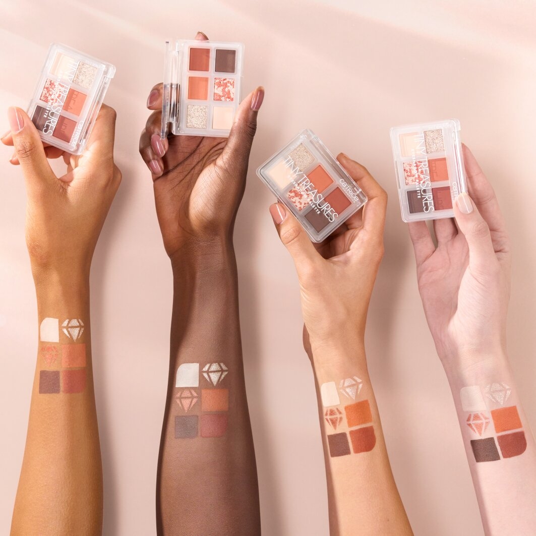 Catrice Lidschatten-Palette »Tiny Treasures Eyeshadow Palette«, Matt, schimmernd und metallisch, kompakt und reisefreundlich, vegan.