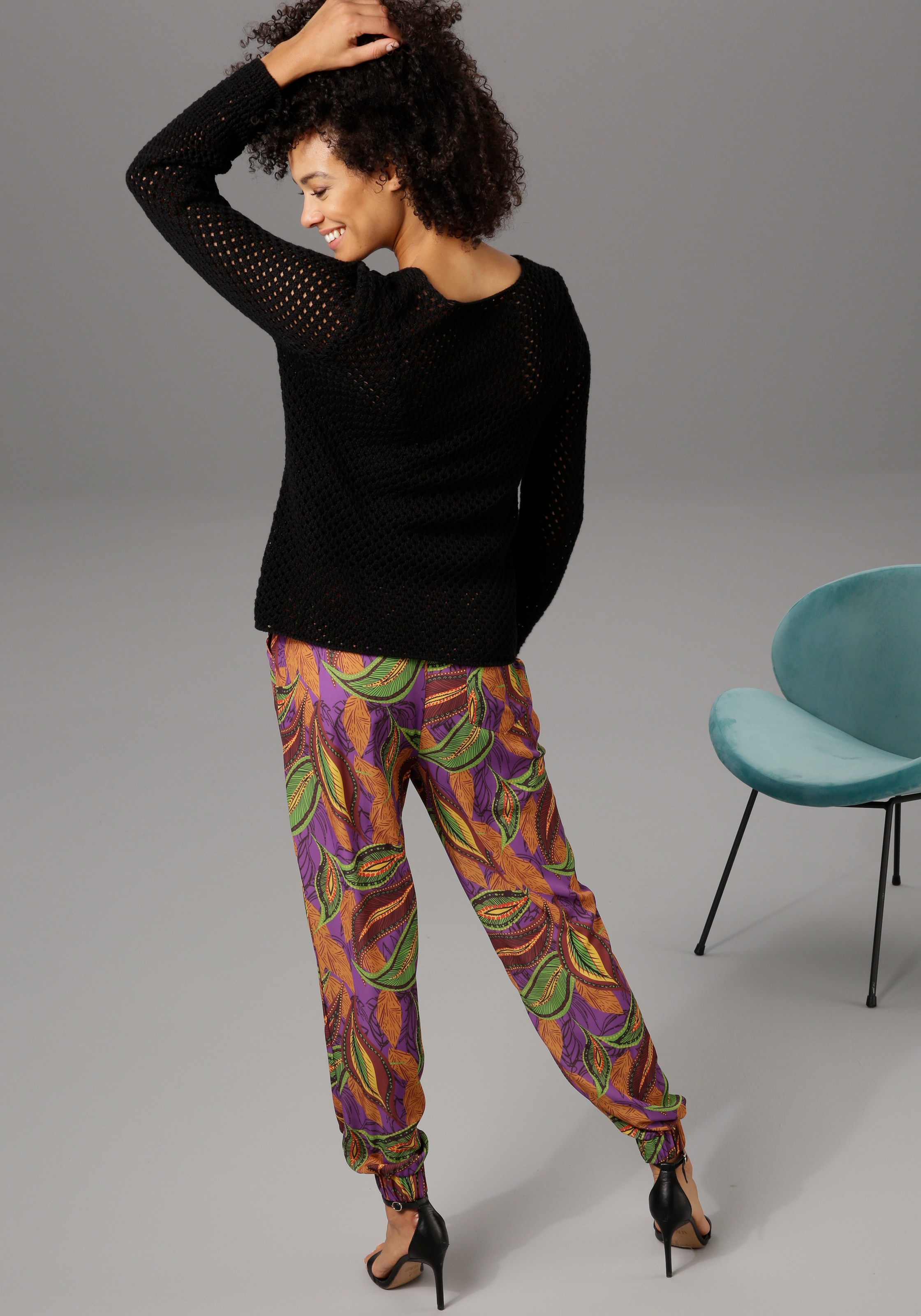 Aniston CASUAL Rundhalspullover, mit trendig gemixten Ajour-Mustern