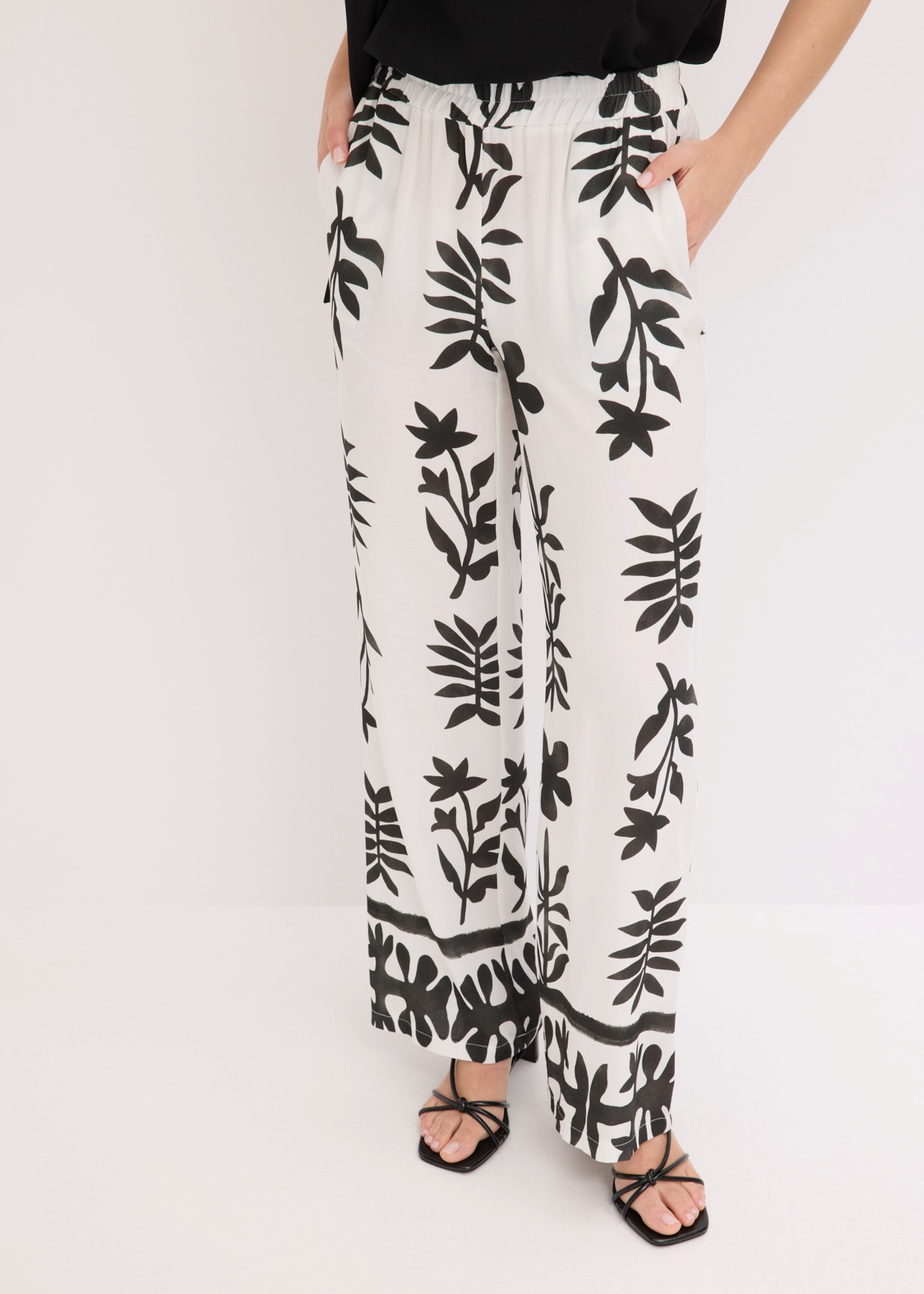 bonprix Stoffhose  aus Viskose, mit Gummibund, Loose Fit Passform, bedruckt