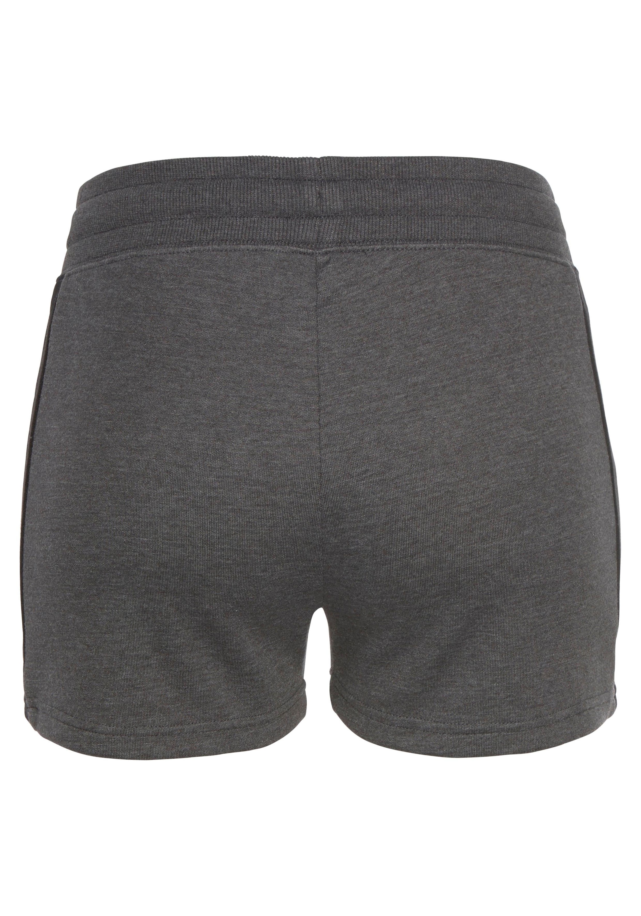 Bench. Loungewear Relaxshorts, mit Seitenstreifen, Loungewear