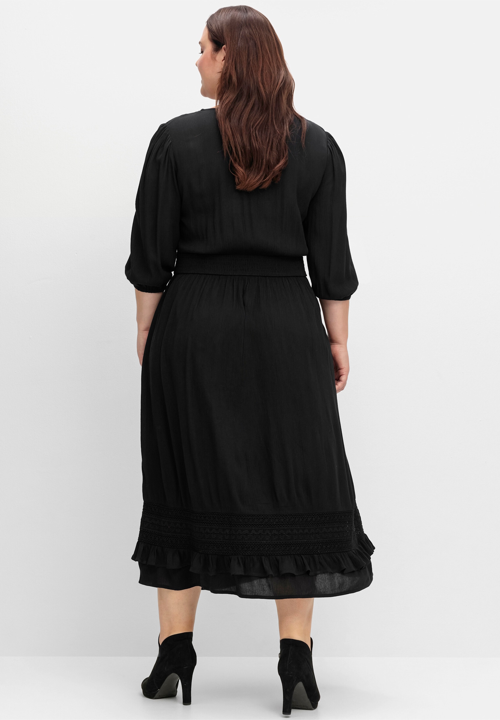 sheego by Joe Browns Maxikleid »Maxikleid Maxikleid mit Spitzen-Details« Ohne Taschen mit weitem, gefütterten Rockteil