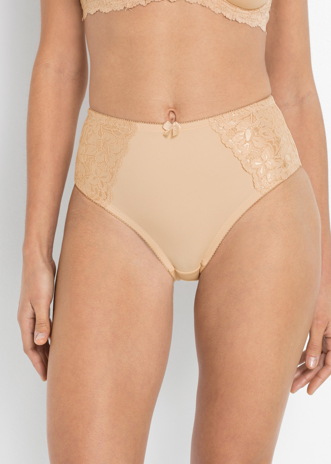 bonprix Maxislip »Maxislip mit zarter Spitze (2er Pack)« Packung, 2 Stk. mit zarter Spitze, aus Polyamid und Elasthan, klassische Passform