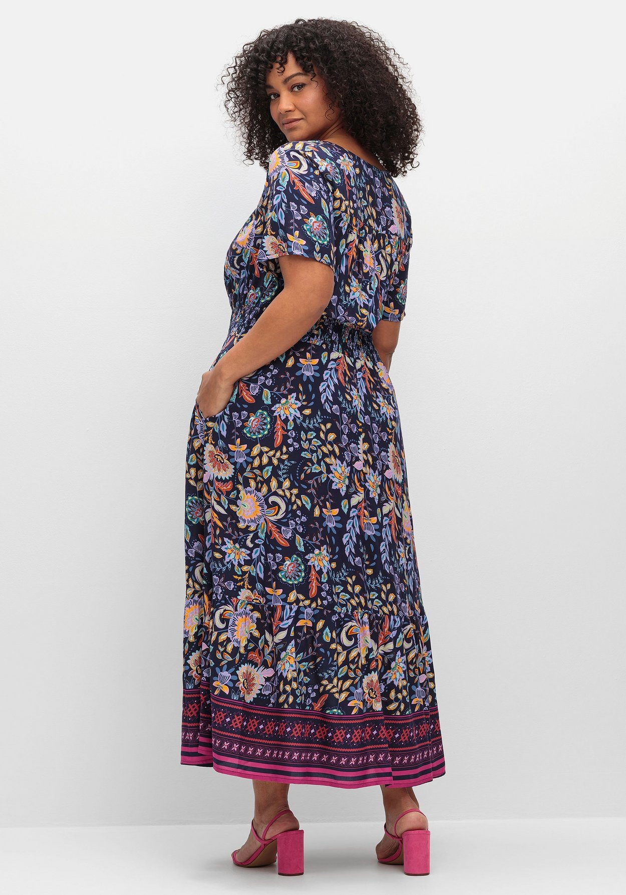 Sheego Maxikleid »Maxikleid mit Blumendruck und Taillen-Smokbund«