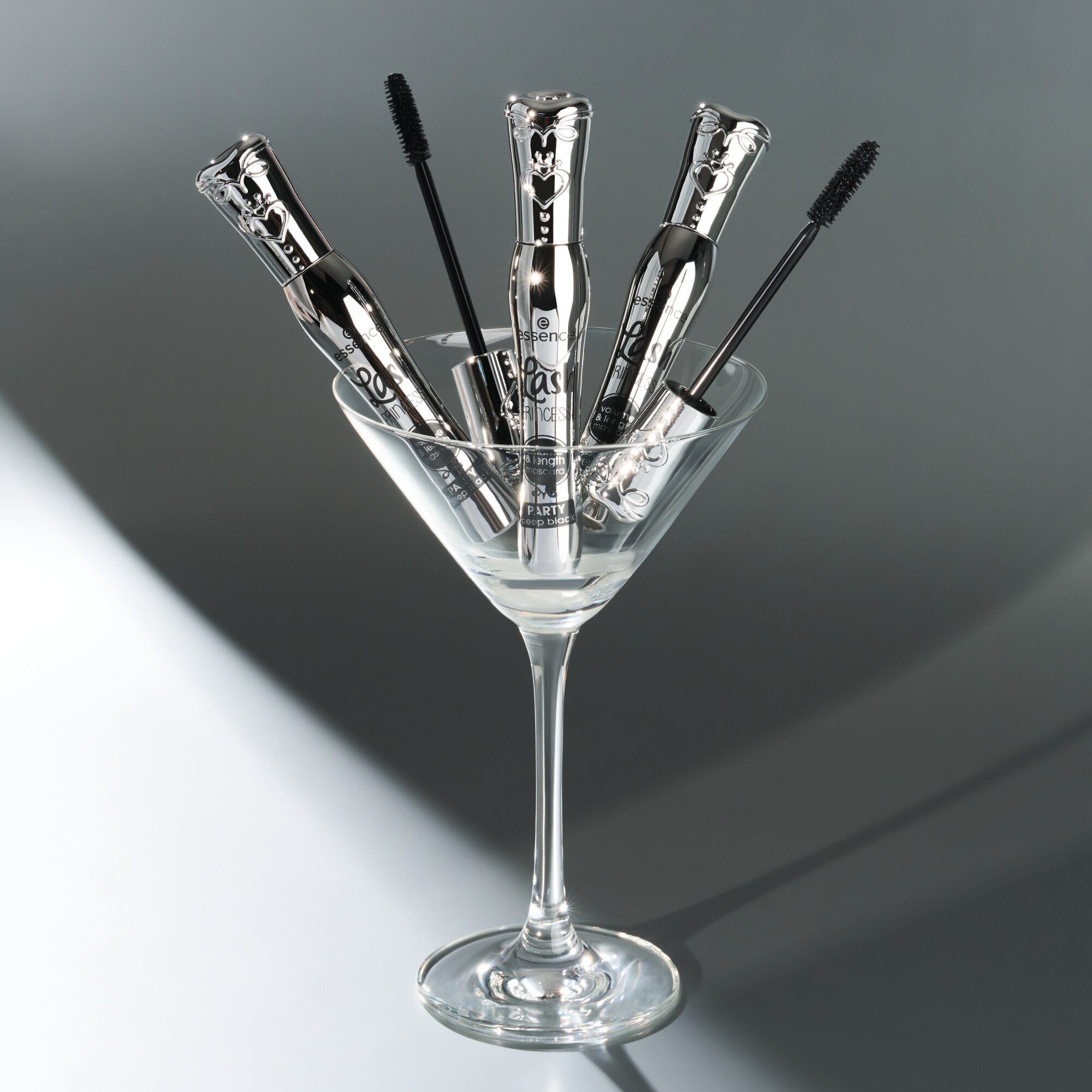 Essence Mascara »Lash PRINCESS volume & length mascara PARTY deep black«