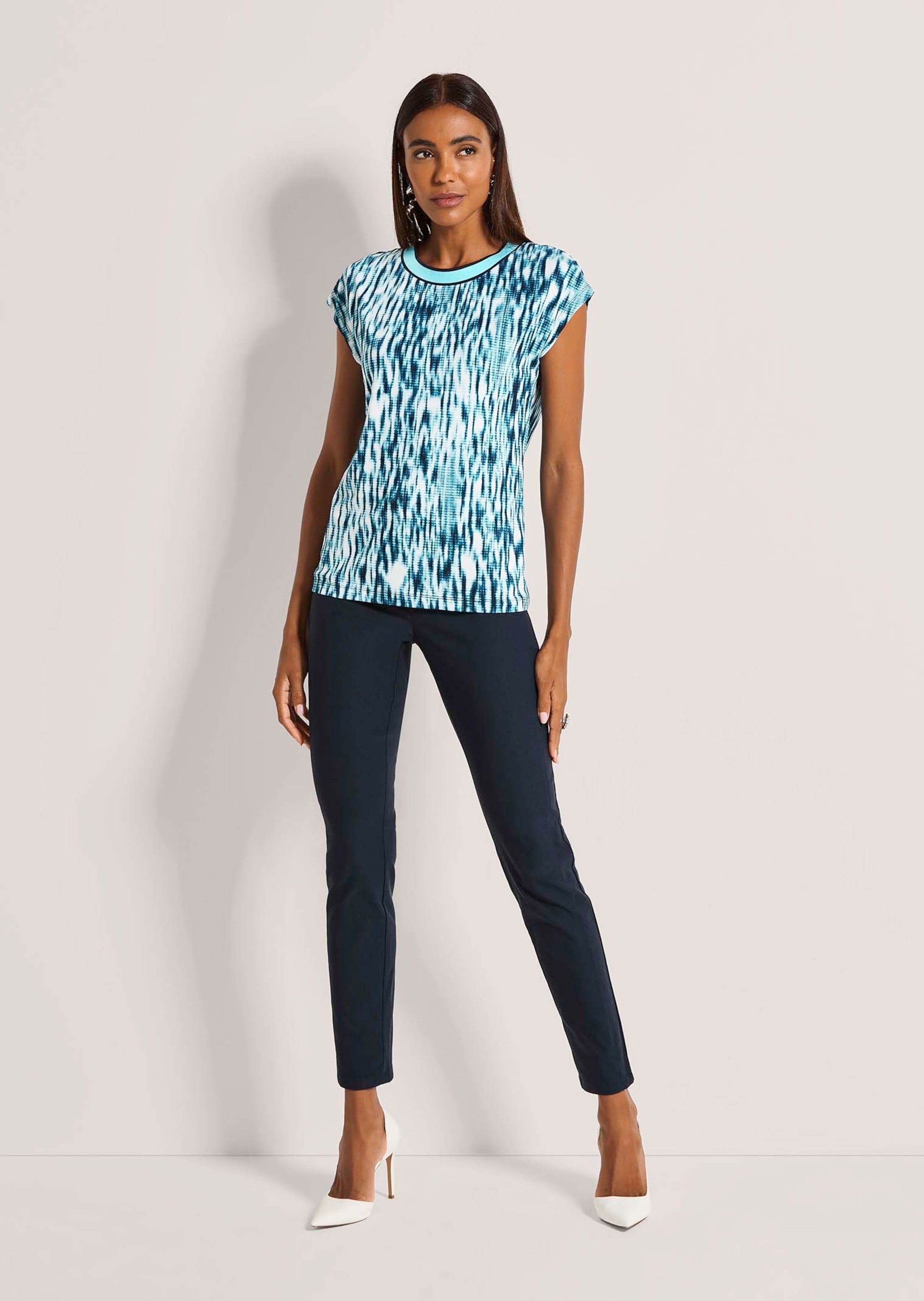 MADELEINE Kurzarmshirt »Shirt Modernes Batikshirt mit Ringel-Details, Kurzarm« Ringel am Ausschnitt