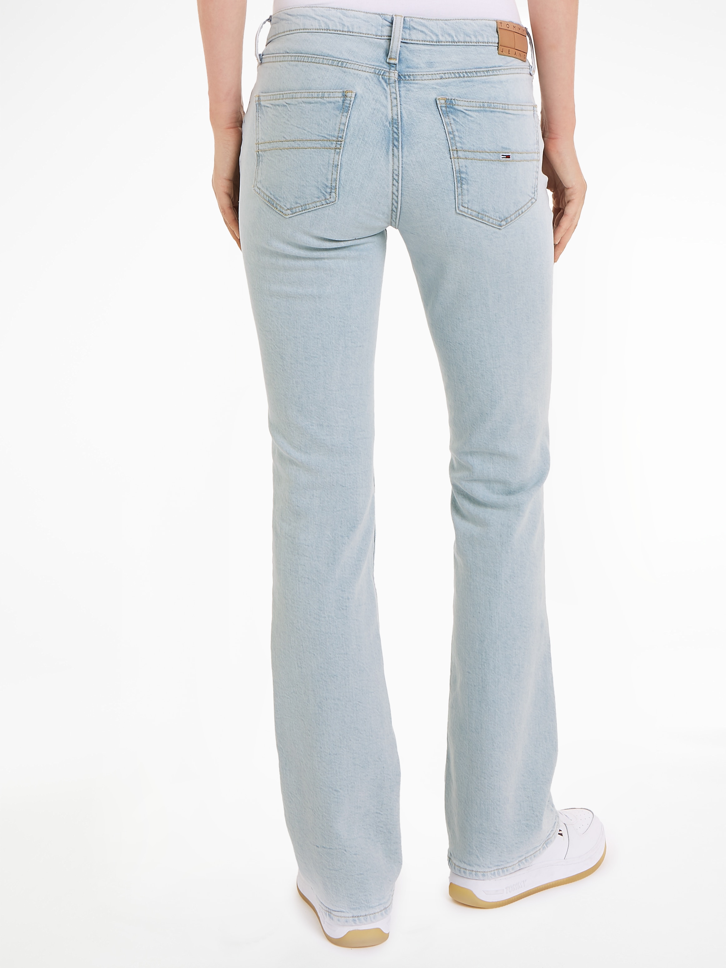 Tommy Jeans Bootcut-Jeans »Maddie«, mit Tommy Jeans Markenlabel & Badge