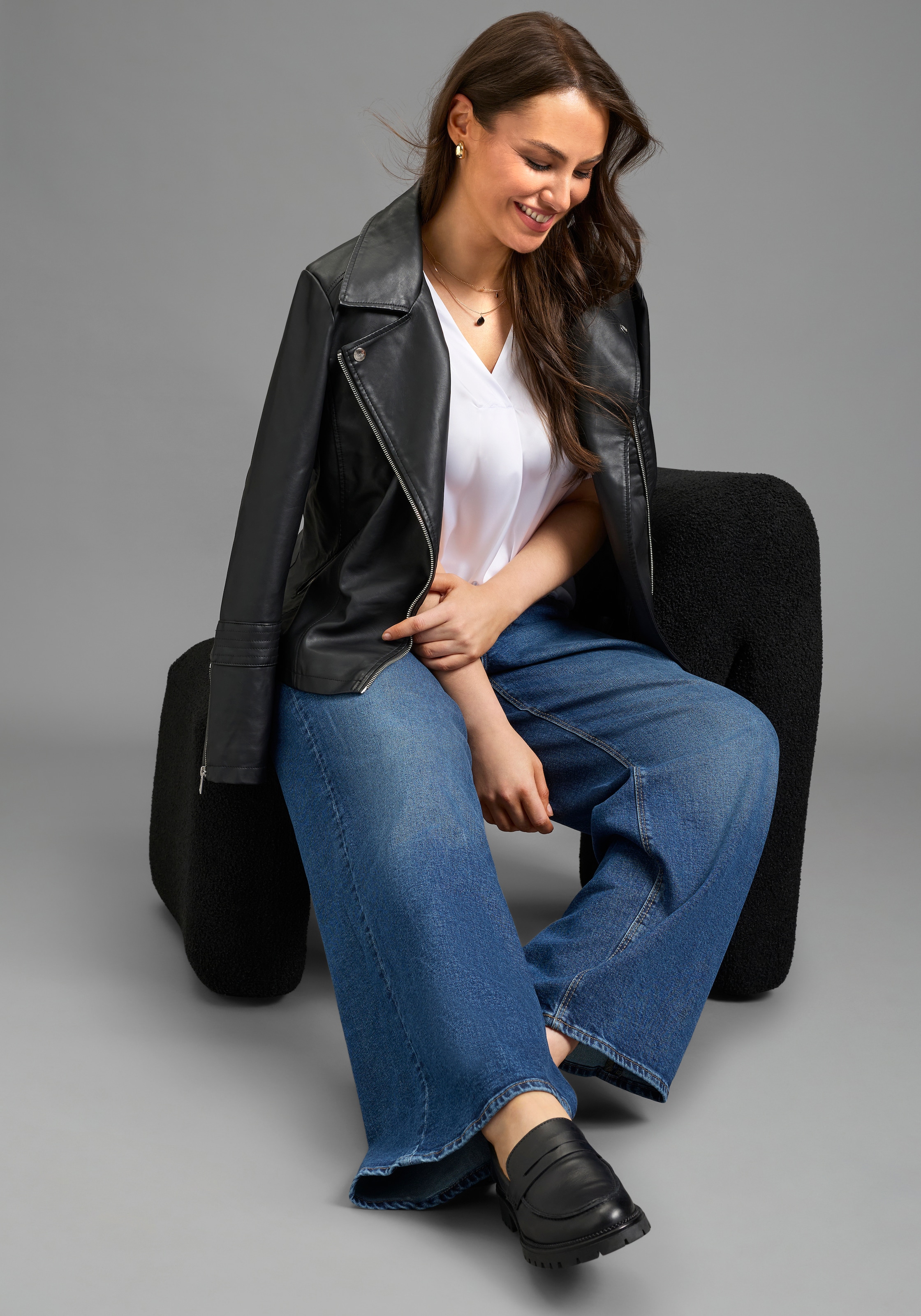 Laura Scott CURVE Satinbluse figurumspielende Passform, mit Falteneinsatz vorne, V-Ausschnitt