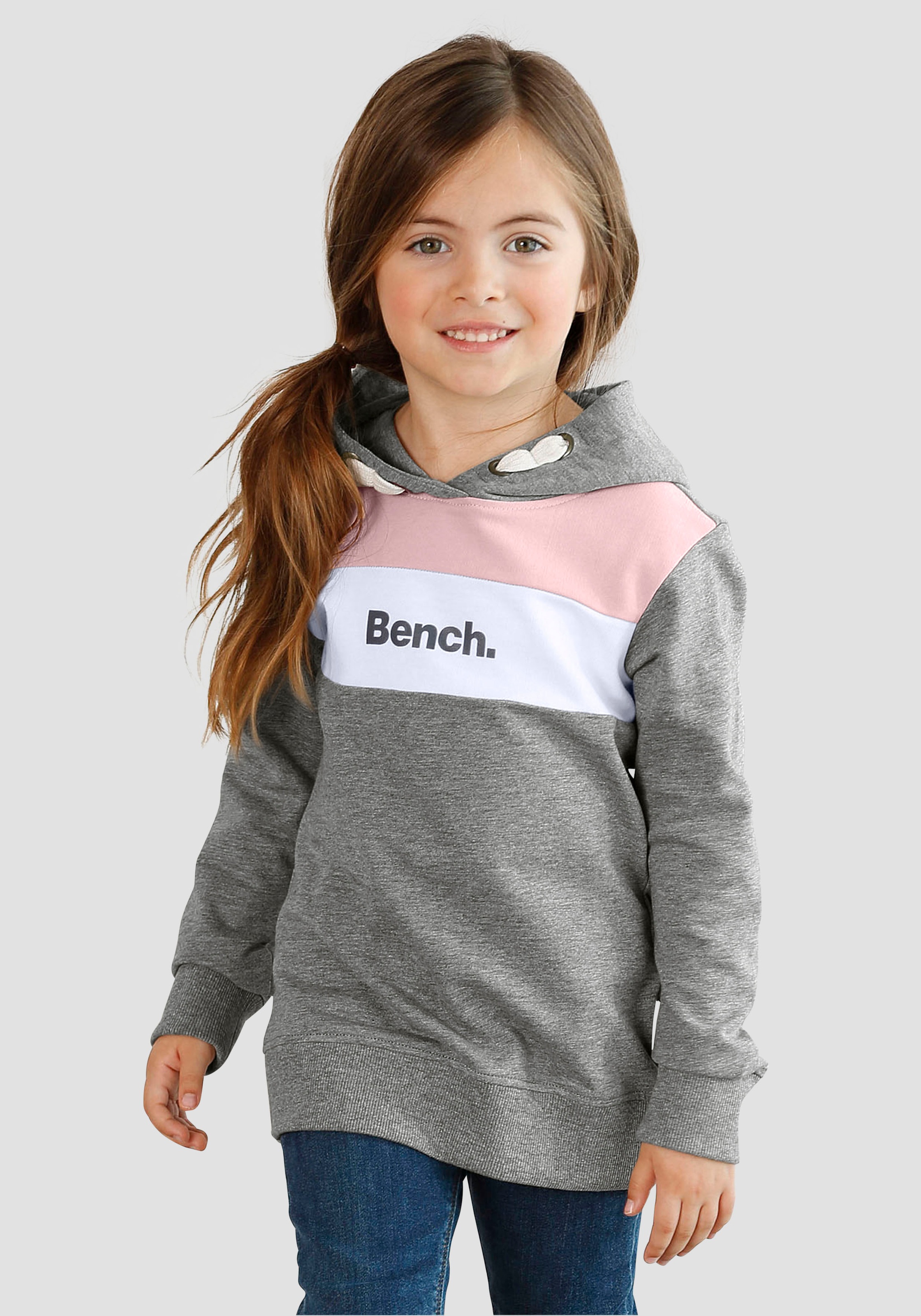 Bench. Kapuzensweatshirt, mit kontrastfarbenen Einsätzen