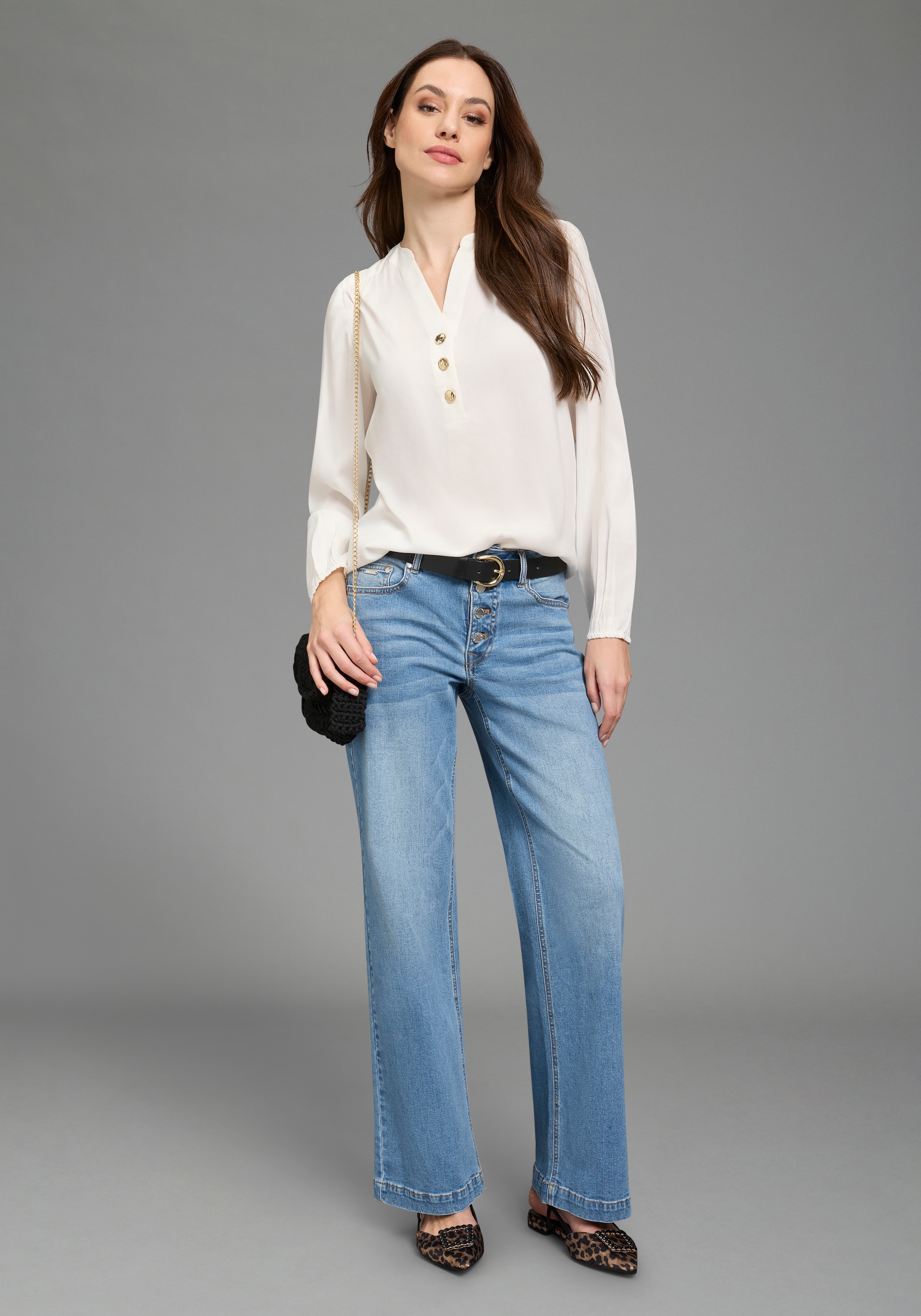 Bruno Banani Schlupfbluse hüftlange Form mit Zierknöpfen, figurumspielende Passform