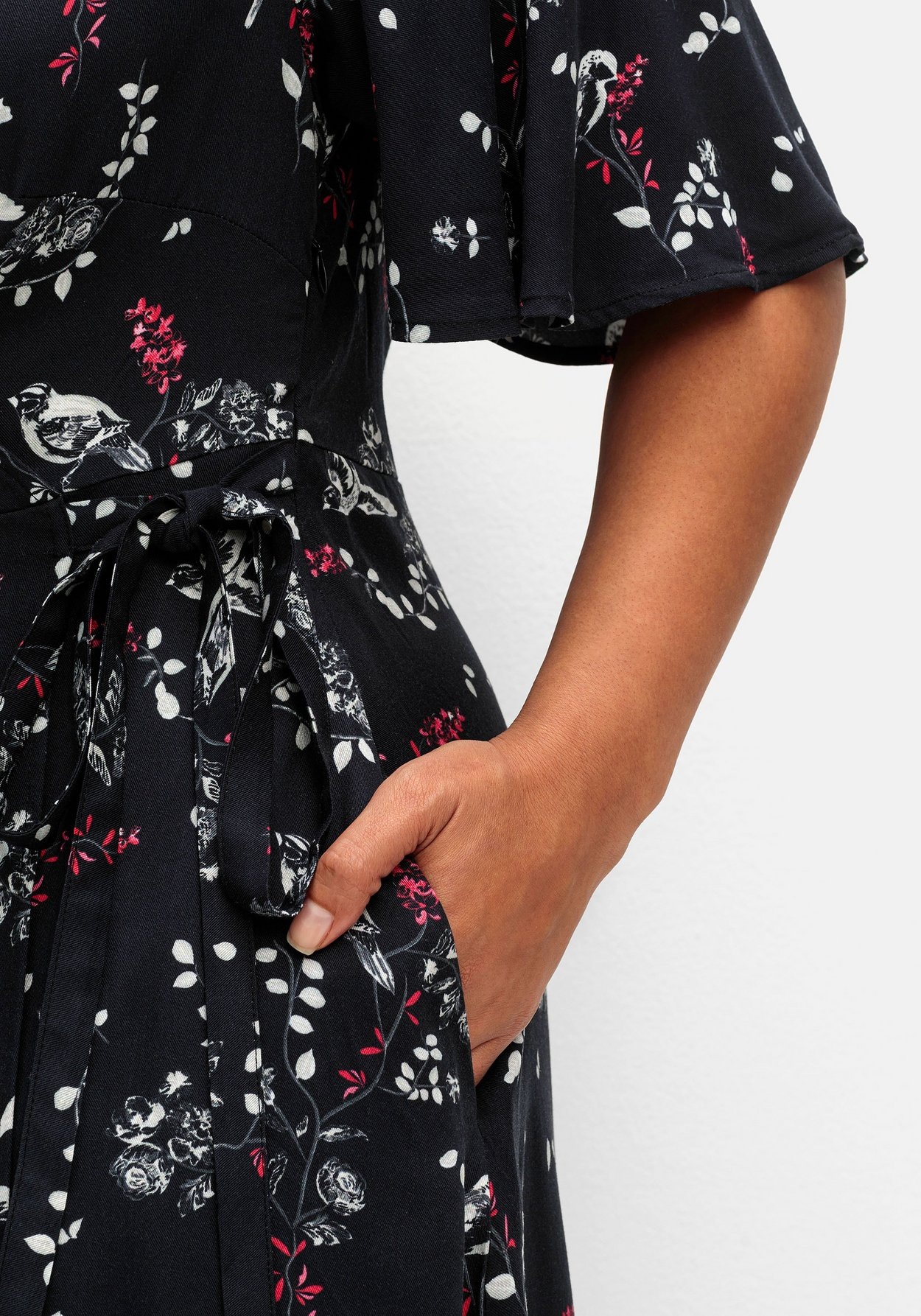 Sheego Druckkleid »Kleid in Wickeloptik, mit Alloverprint«