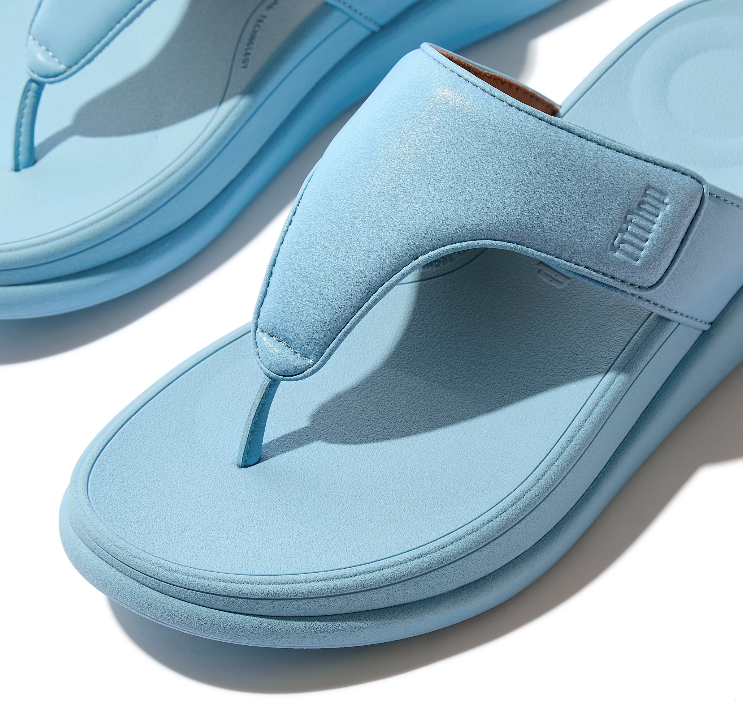 Fitflop Zehentrenner »F-MODE GO«, Sandale mit dämpfender MICROWOBBLEBOARD Technologie