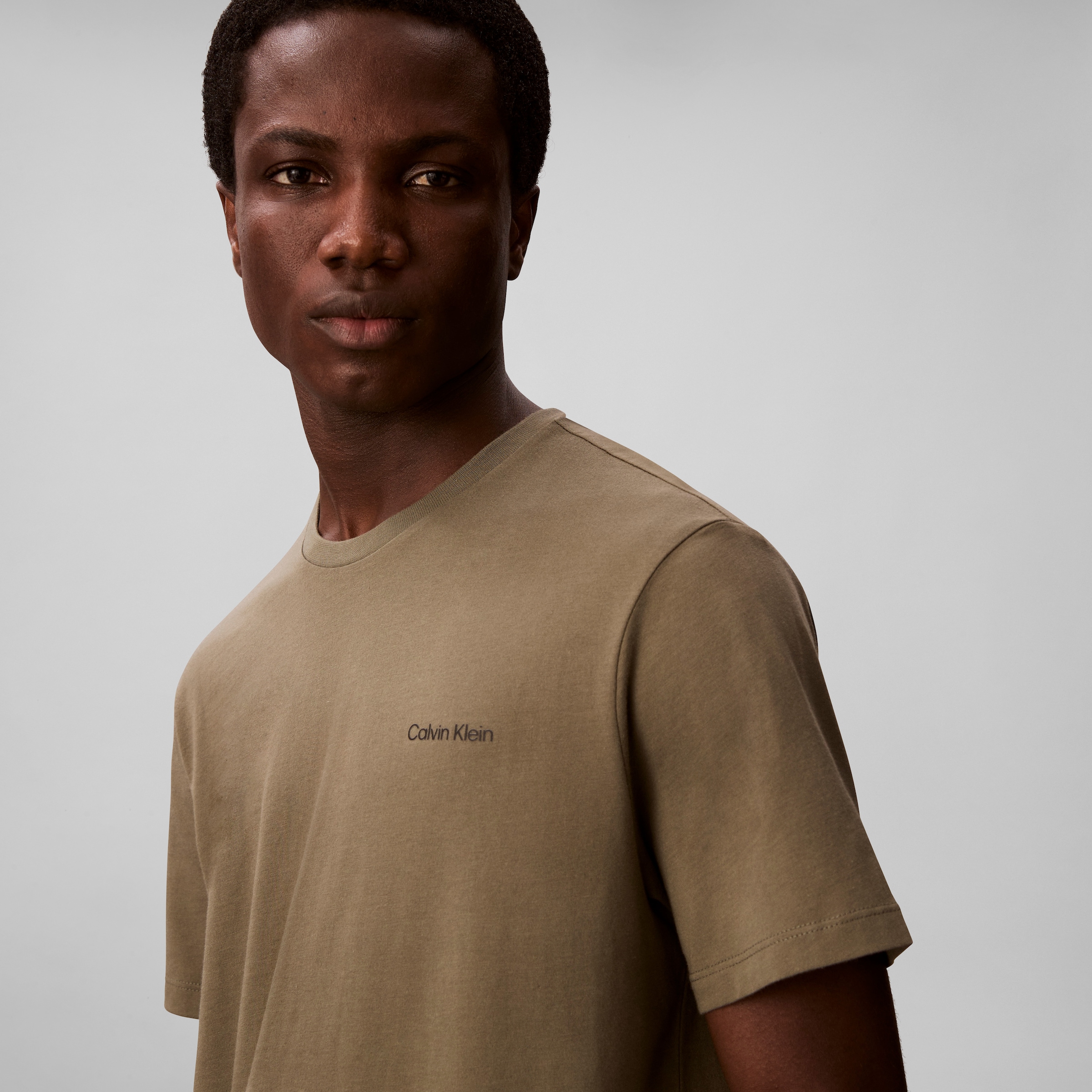 Calvin Klein T-Shirt »SS MICRO LOGO CREWNECK TEE« Regular fit mit Rundhalsausschnitt