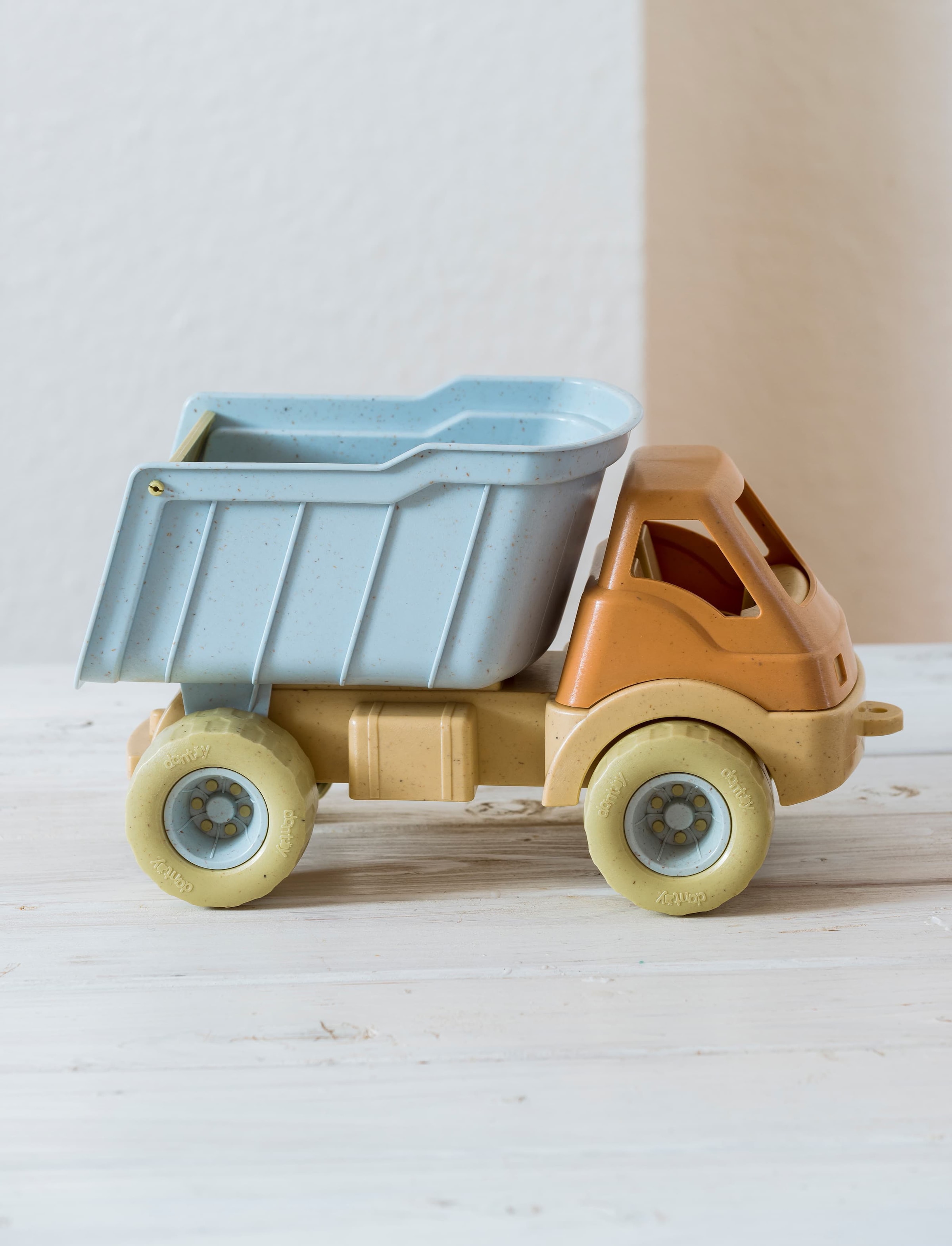 dantoy Spielzeug-Kipper »Bio Sand-Kipplaster« Made in Europe