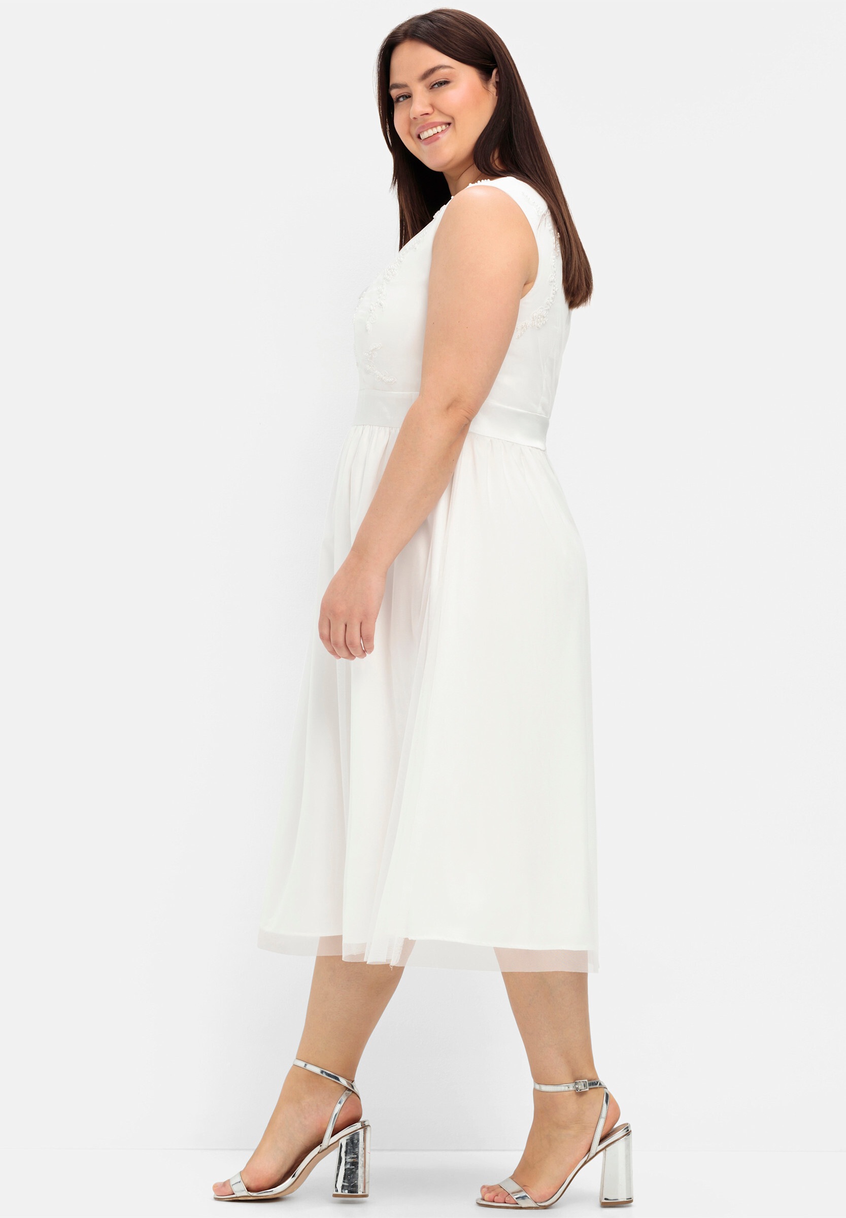 Sheego Cocktailkleid »Abendkleid Abendkleid mit Stickerei und Perlen« Ohne Tasche mit Stickerei