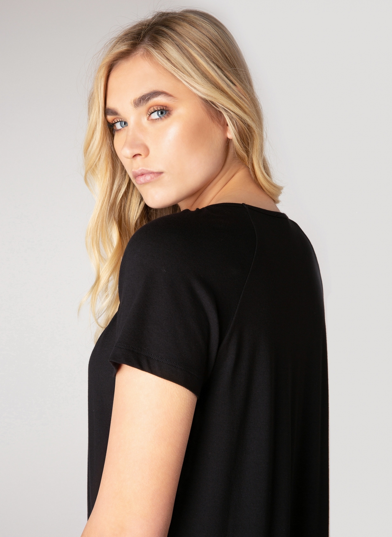 Base Level T-Shirt »Yona«, mit Raffung am Rundhalsausschnitt
