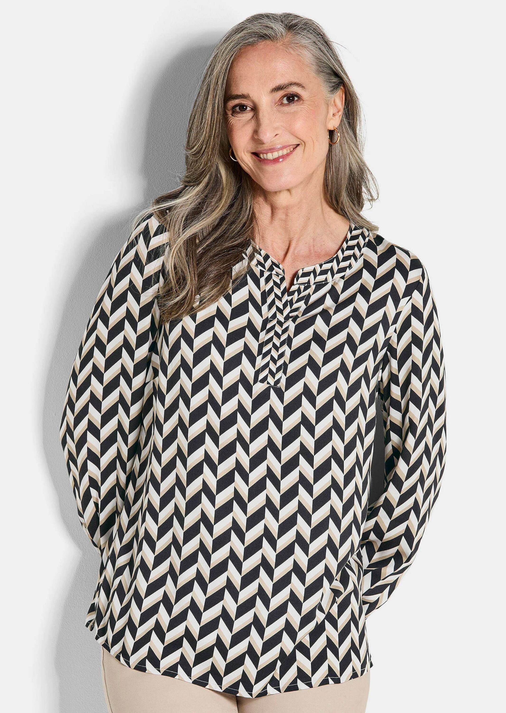 GOLDNER Schlupfbluse »Grafische Viskosebluse mit Rundhals« Seitennahtschlitze