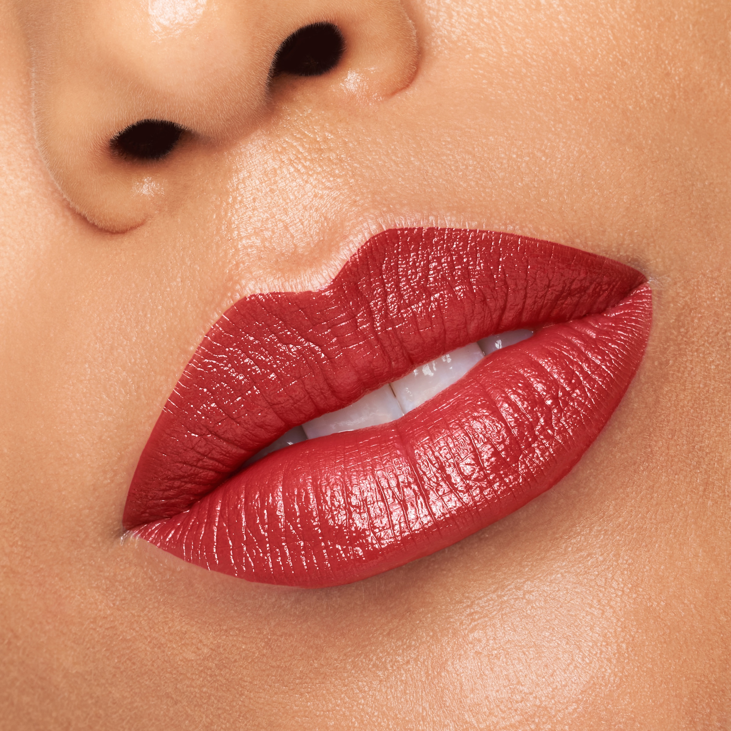 L'ORÉAL PARIS Lippenstift »COLOR RICHE SATIN« mit Bienenwachs und Argan-Öl spendet bis zu 12H lang Feuchtigkeit