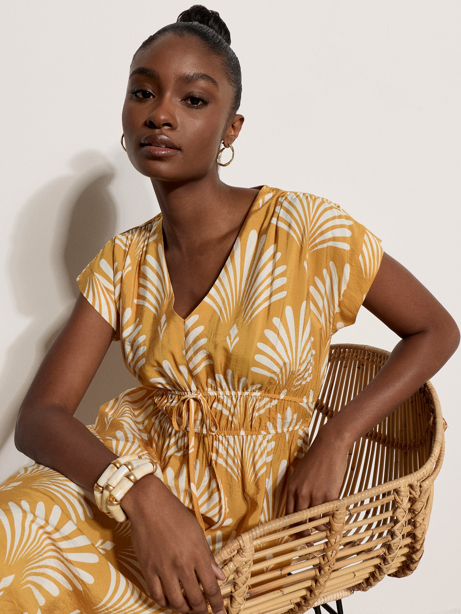 Apricot Midikleid »Midaxi-Kleid mit Fächerprint« mit Bindeband