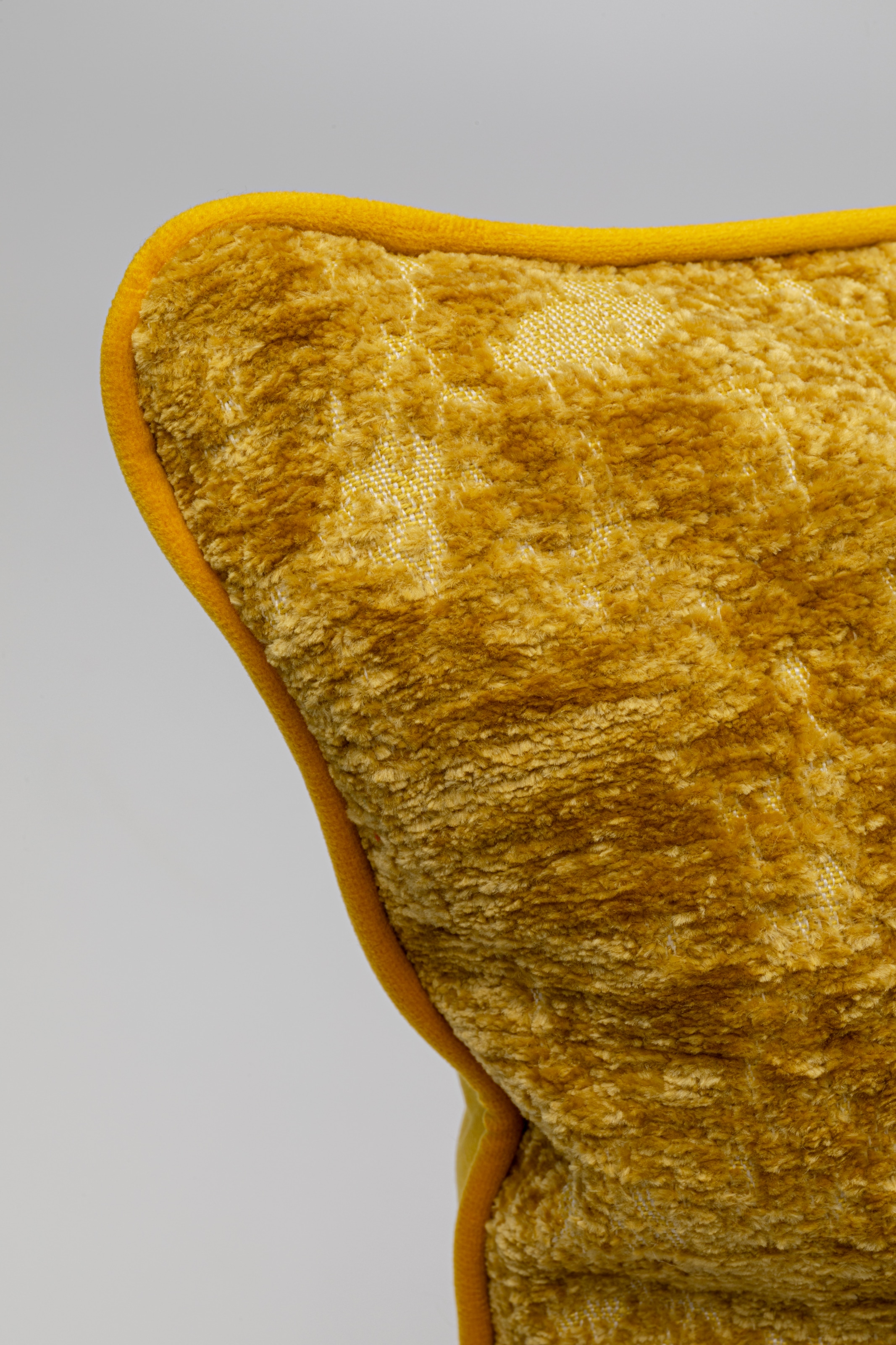 Kare Design Dekokissen »Royal, Kissenhülle mit Füllung, 45x45 cm« stützt Kopf und Nacken angenehm und sorgt für erholsamen Schlaf