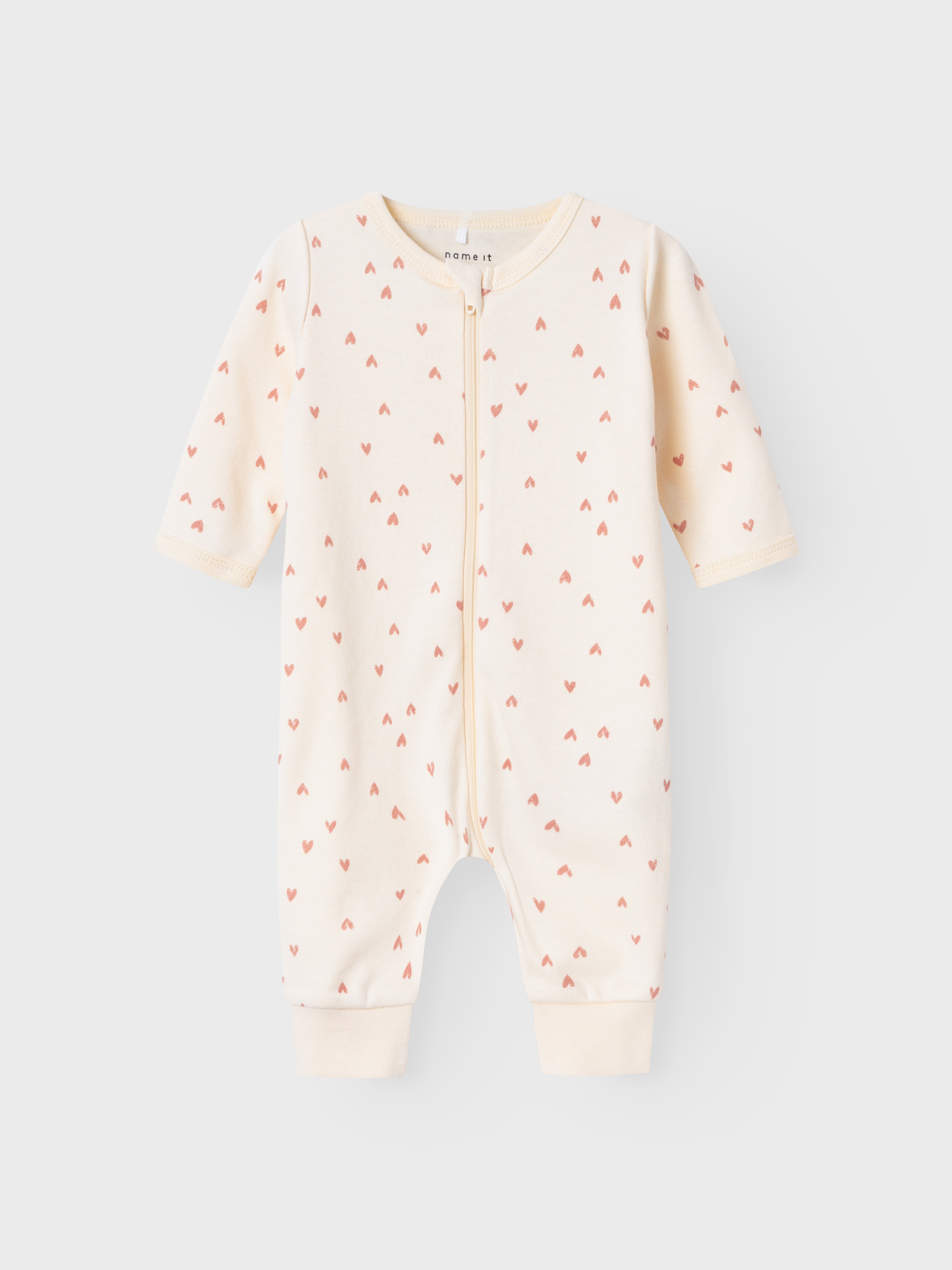 Name It Schlafanzug »NBFNIGHTSUIT ZIP BUTTERCREAM HEARTS NOOS« aus Baumwolle in Jersey-Qualität, Relaxed Fit, mit Reißverschluss