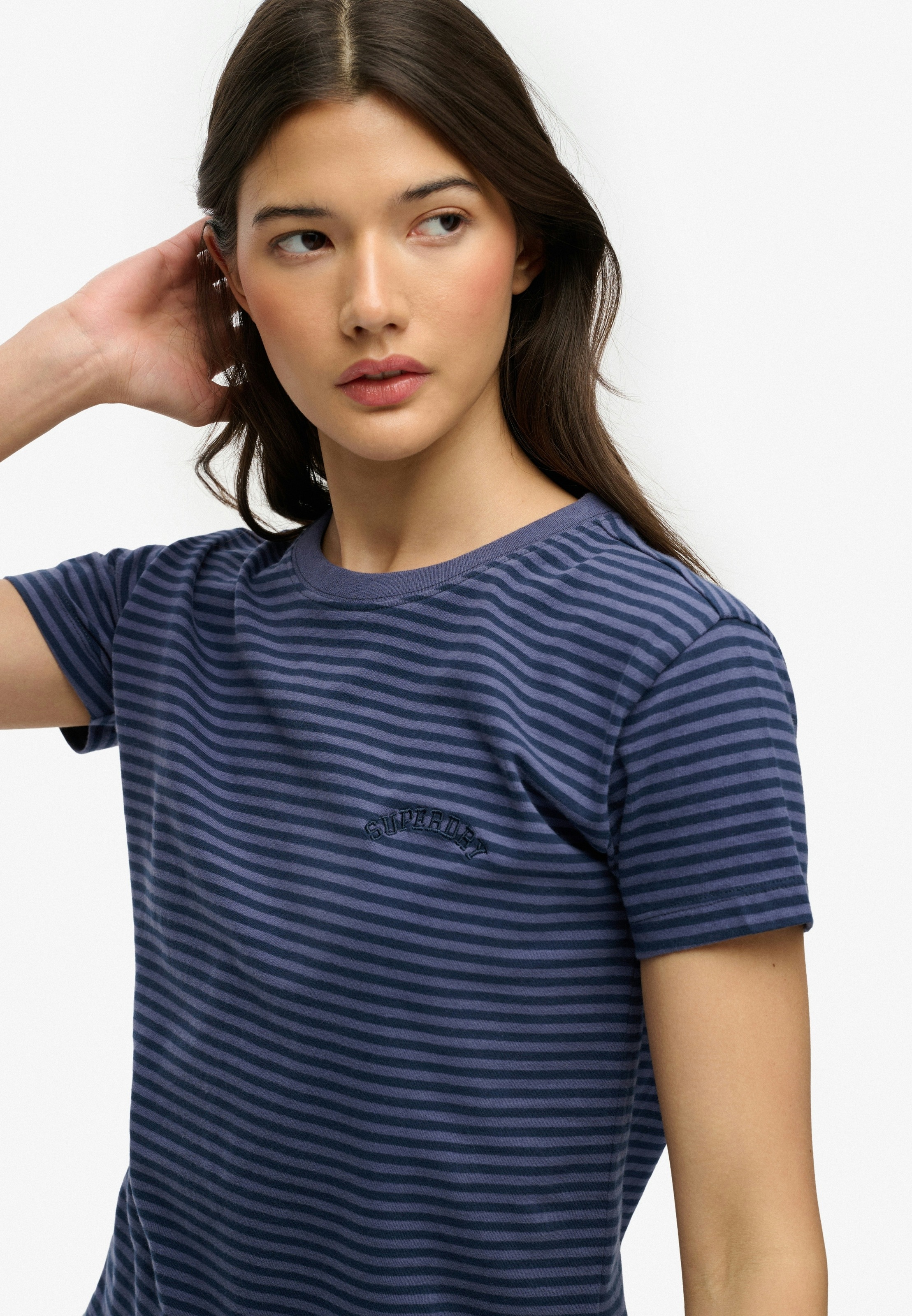 Superdry T-Shirt »ESSENTIAL LOGO STR FITTED TEE« angenehmes Tragegefühl durch besonders weiche Haptik