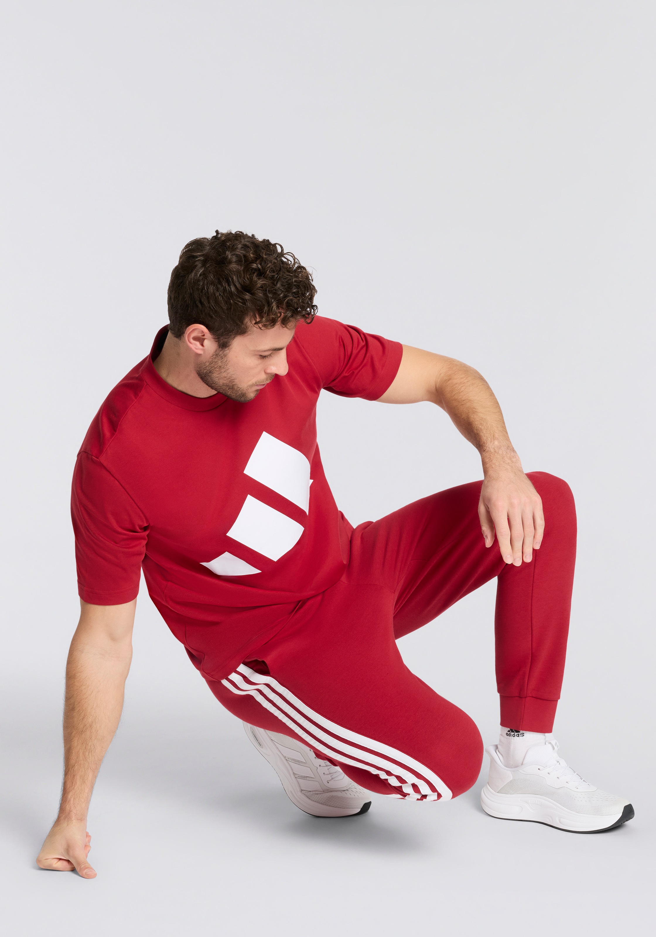 adidas Sportswear Sporthose »ESSENTIALS 3-STREIFEN FRENCH TERRY«  schmal zulaufende Beinform, für sportliche Aktivitäten