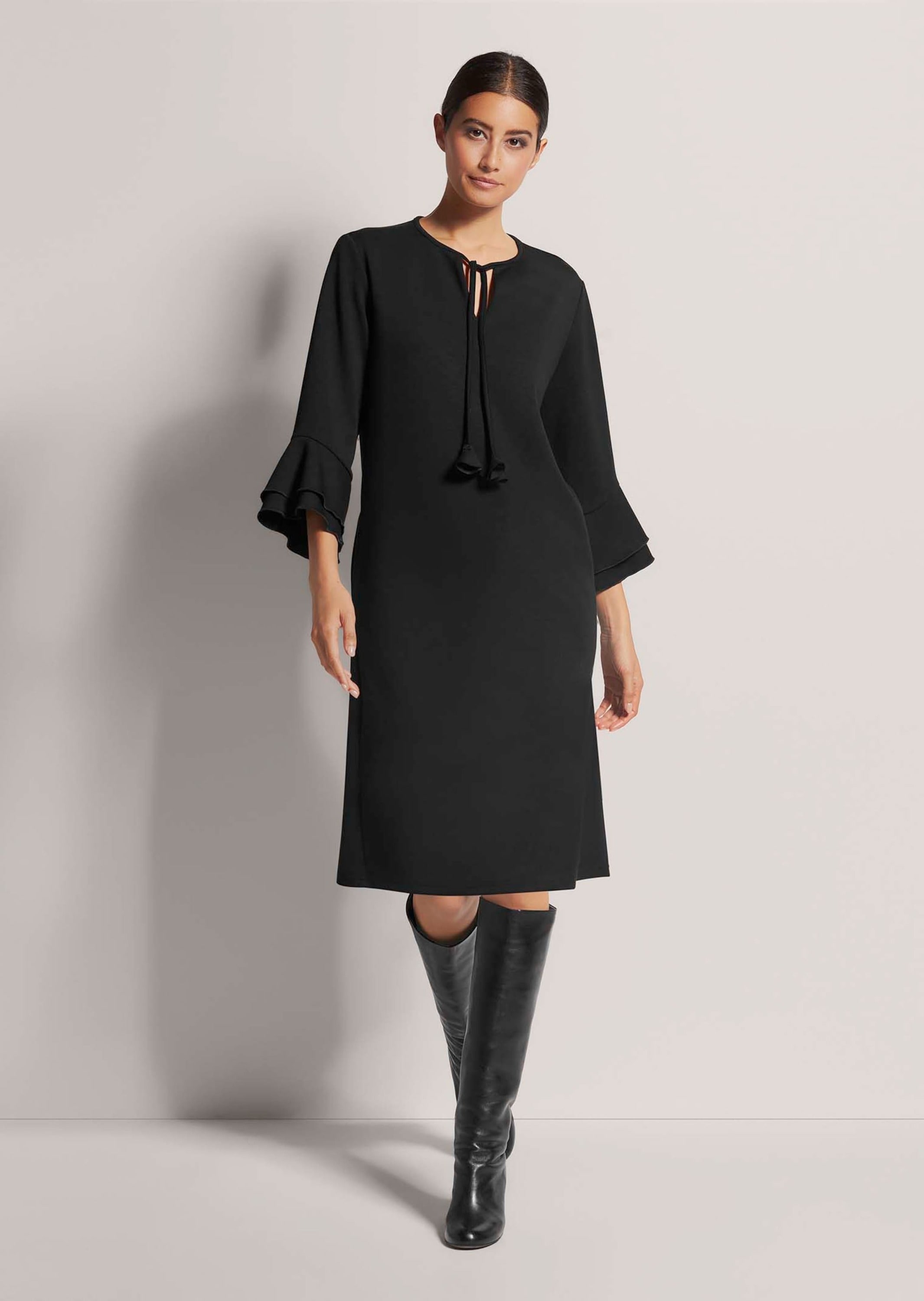 MADELEINE Etuikleid »Kleid Etui-Kleid mit Trompetenärmeln«