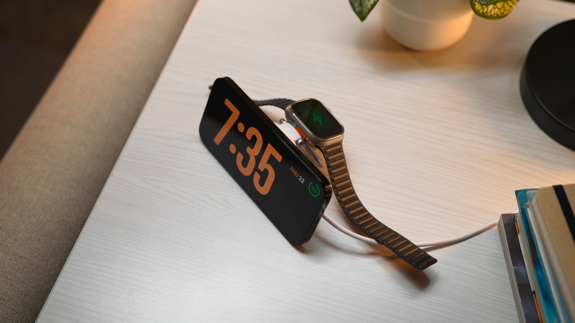 Targus Wireless Charger »Hyperjuice Qi2 2-in-1 Magnetic Charging Stand«
