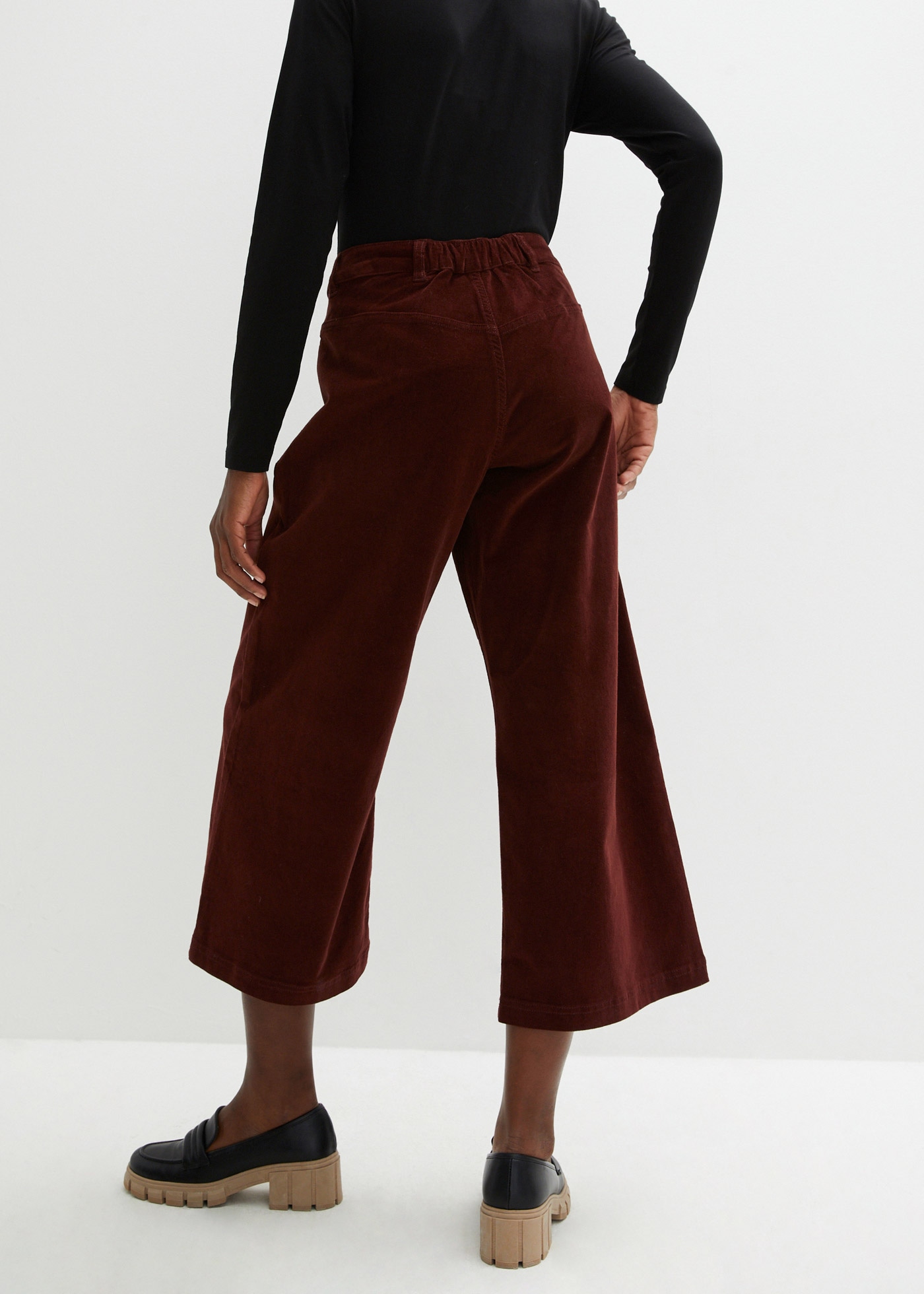 bonprix Cordhose »Weite Stretchcord-Culotte mit High-Waist-Bequembund, 7/8-Länge«  Culotte aus Stretchcord, lockere Passform, hoher Bund, 7/8-Länge