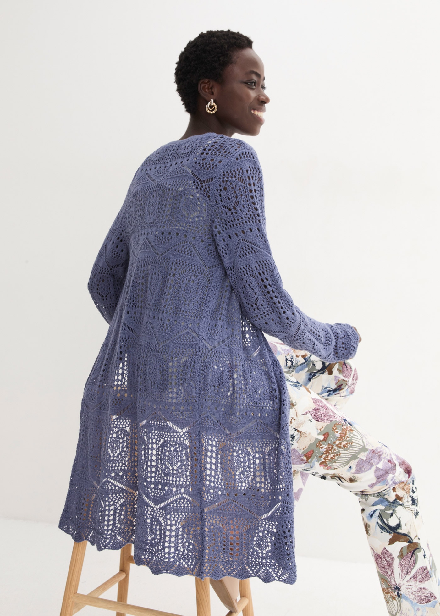 bonprix Longstrickjacke 1 tlg. lockere und offene Passform, mit femininem Lochmuster, casual Stil