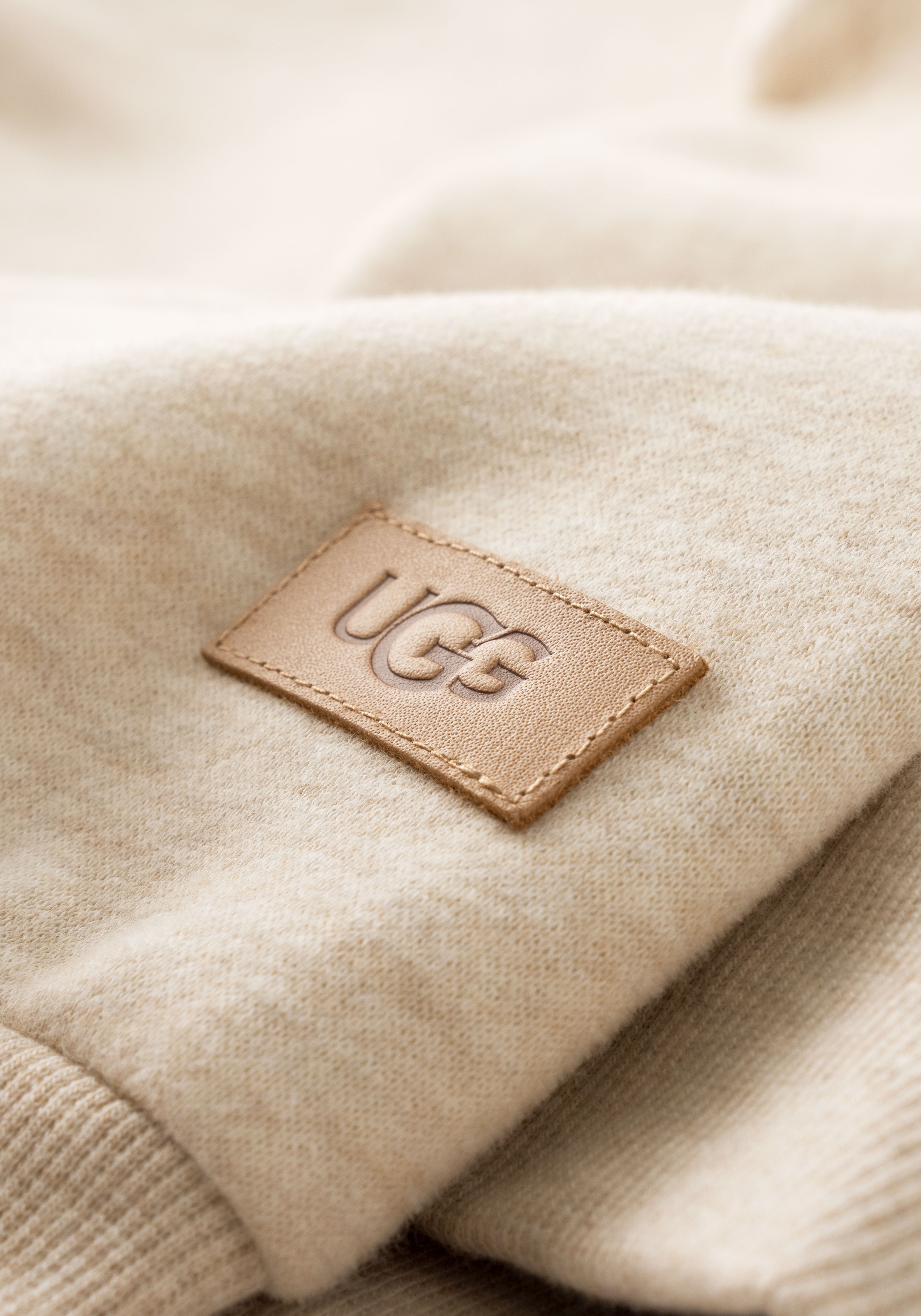 UGG Kapuzensweatshirt »Classic Hoodie«, mit kontrastfarbigen Nähten