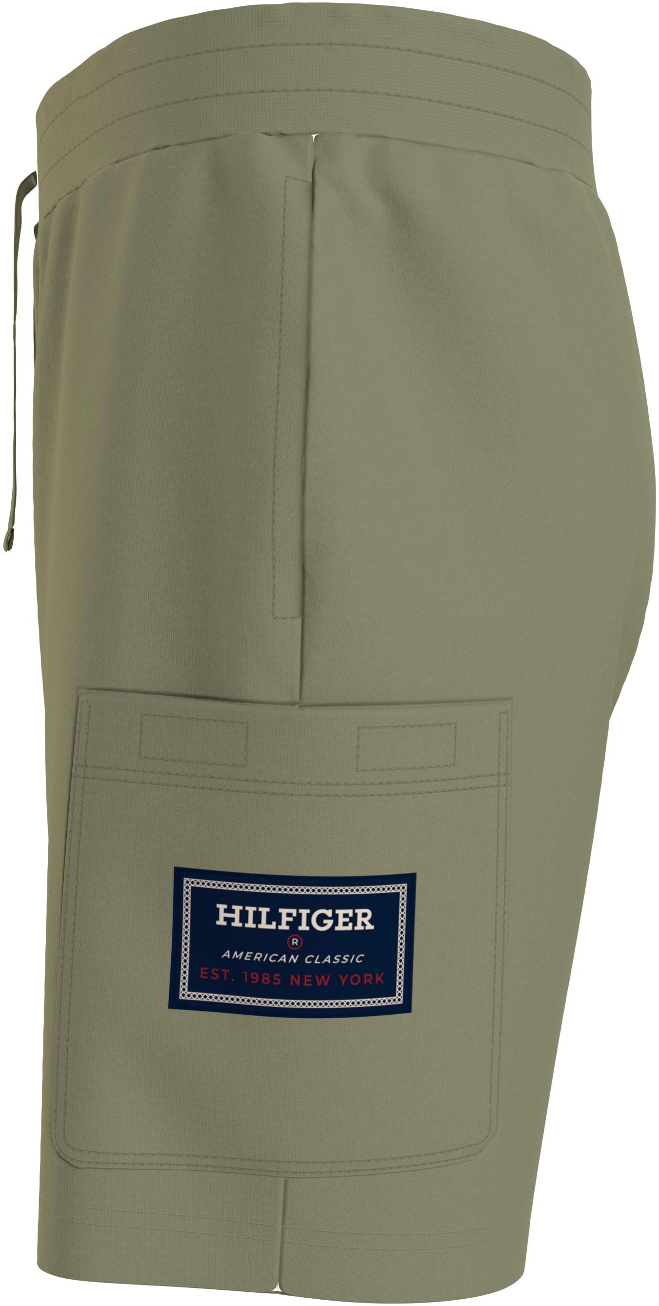 Tommy Hilfiger Sweatshorts »FLAG LOGO BADGE SWEATSHORTS«, Mit Tasche an der Seite