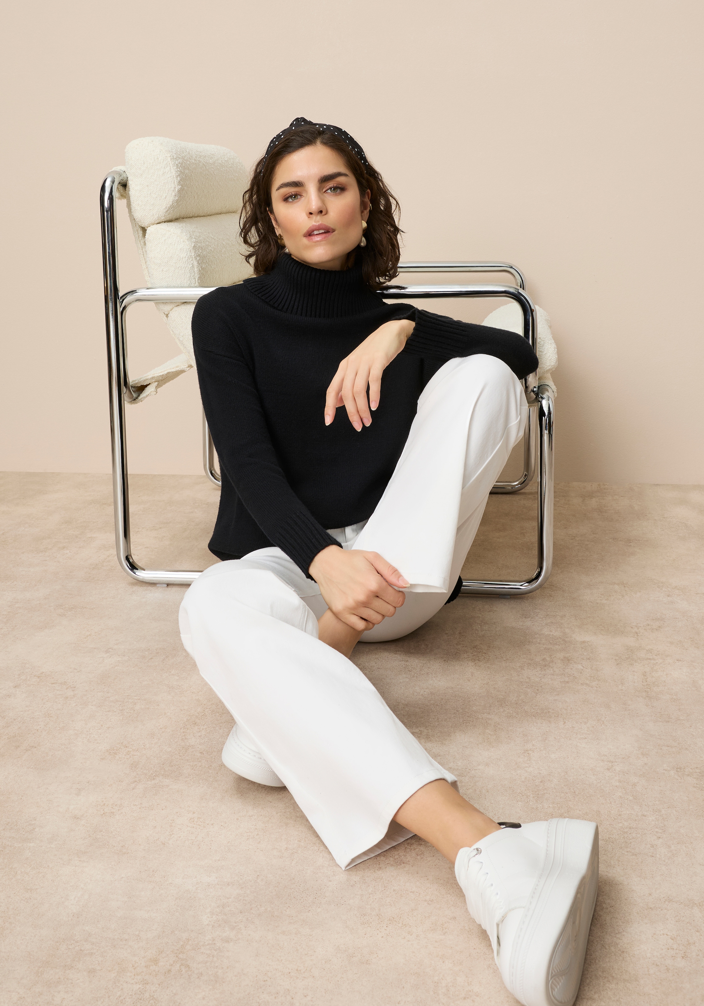 Tamaris Rollkragenpullover in lässiger Form mit seitlichen Schlitzen