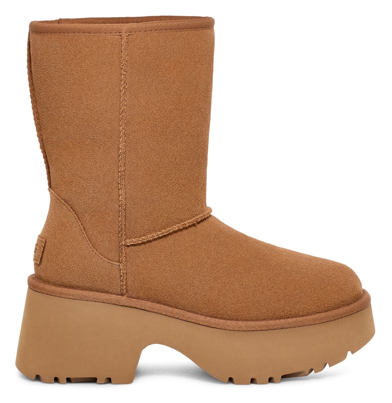 UGG Schlupfstiefel »CLASSIC SHORT NEW HEIGHTS«, Plateau Stiefel, Winterstiefel, Boots mit Innen-Reißverschluss