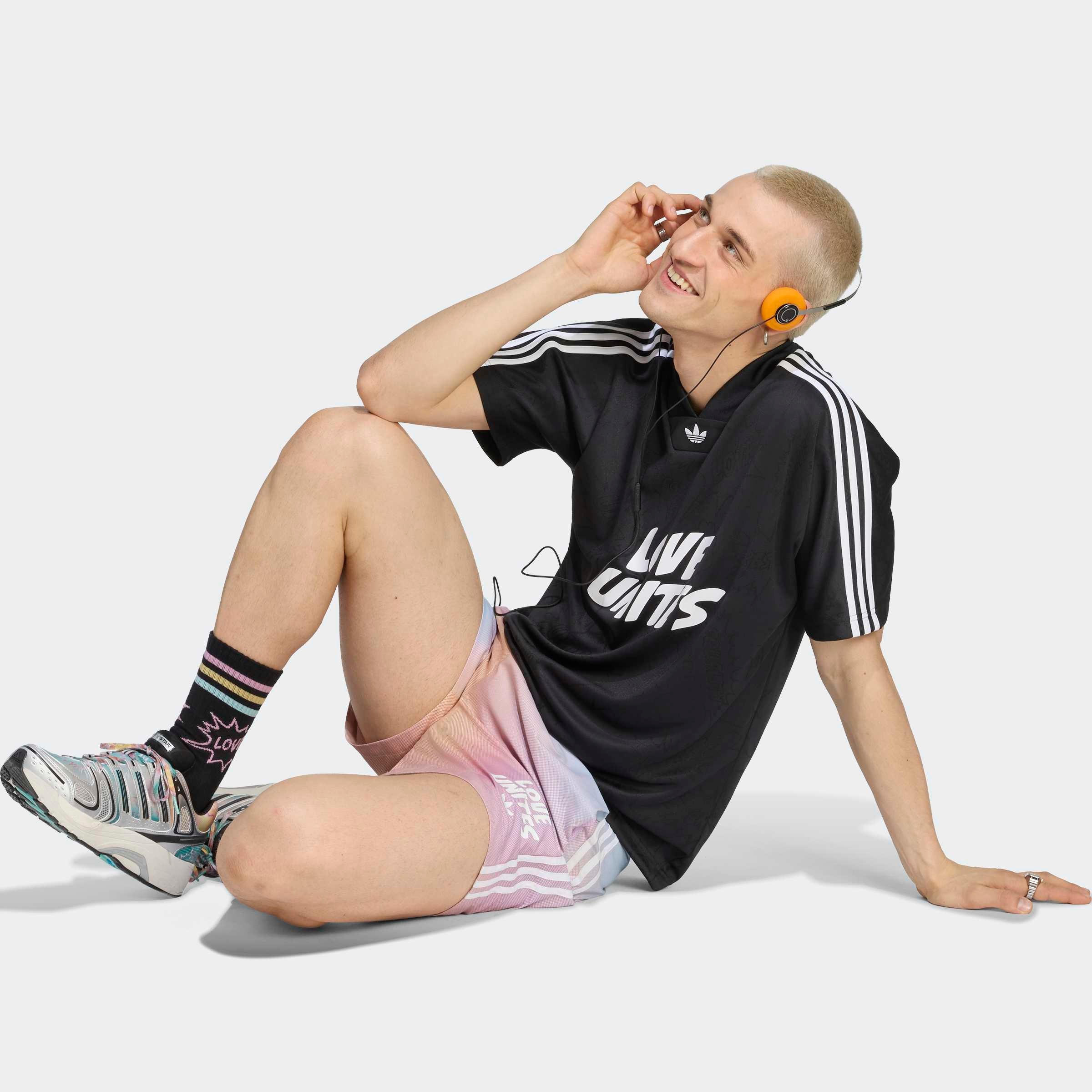 adidas Originals Shorts »PRIDE AOP SHORT«