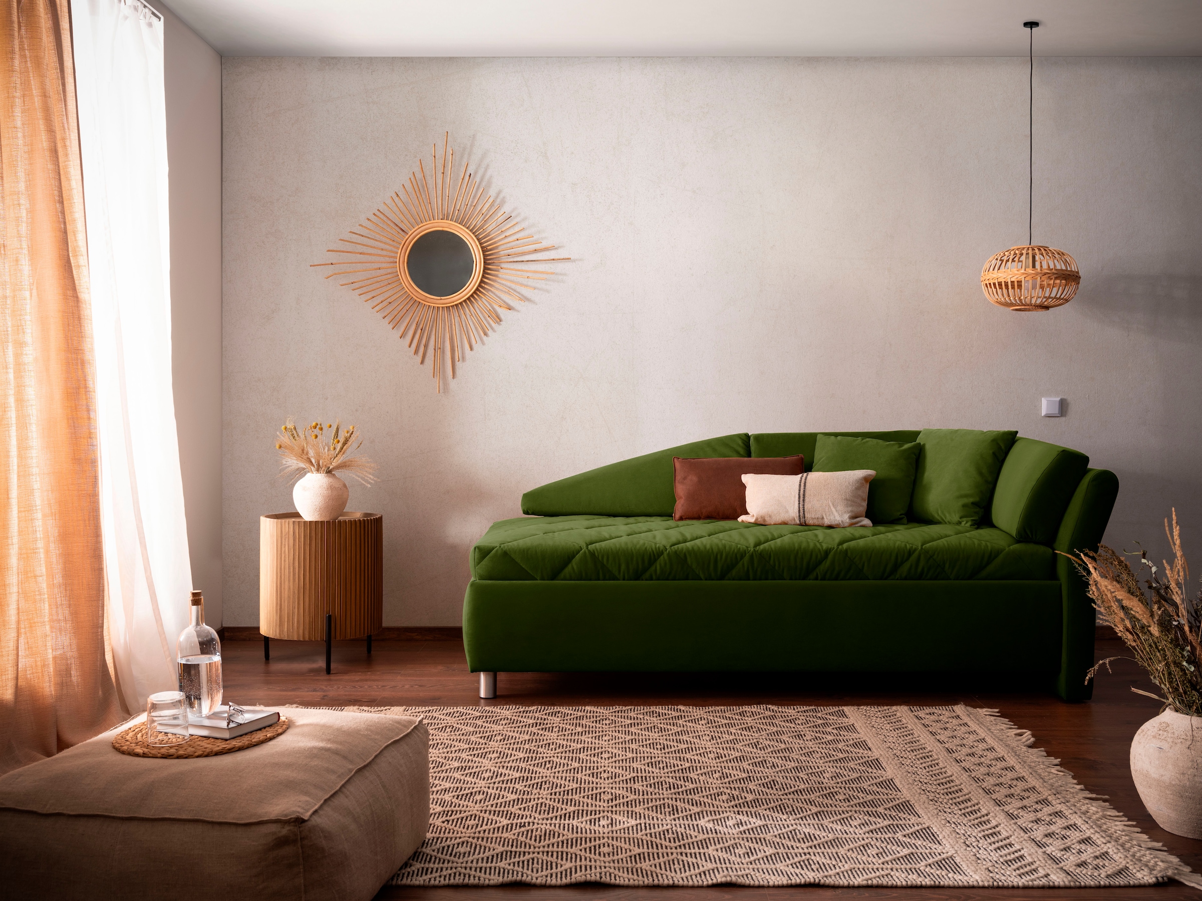 alina Schlafsofa, Bettkasten, Zierkissen-Set aus: 2 Stk. 40x40cm, 1 Stk. 30x30cm