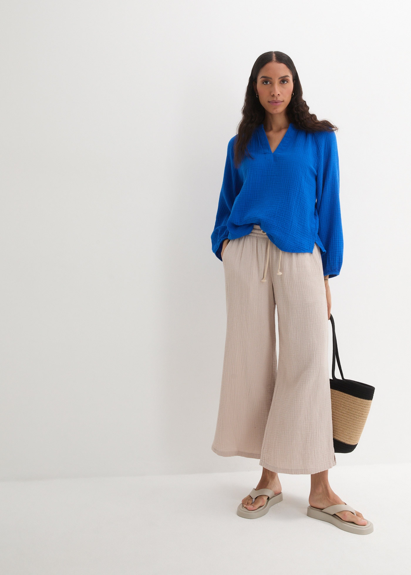 bonprix Shirtbluse »Oversize-Bluse aus Musselin« Oversize-Passform, mit V-Ausschnitt, aus Baumwolle, 3/4-Ärmeln