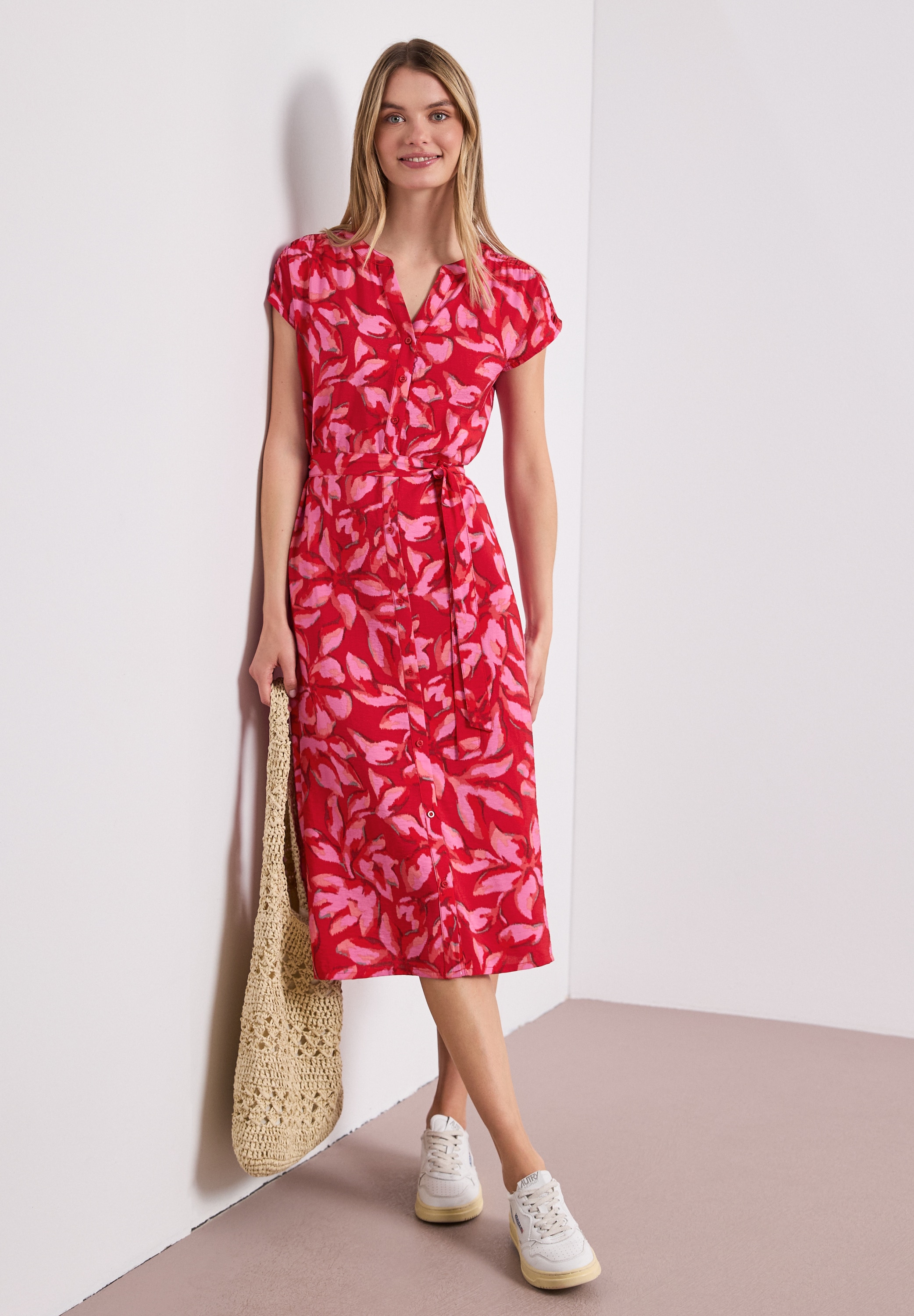STREET ONE Midikleid Ohne Taschen Sommerkleid mit Split Neck und floralem Muster