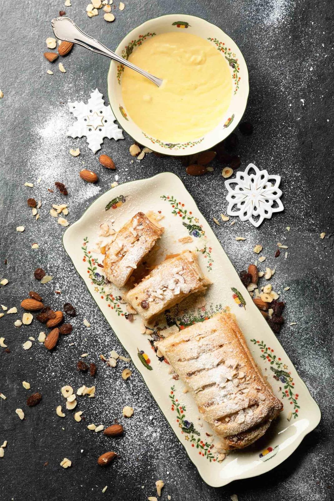 Seltmann Weiden Servierplatte »Kuchenplatte Marieluise Weihnachten 34,6 x 14,9 cm weiß-grün« Spülmaschinengeeignet, Mikrowellengeeignet, Ofenfest, Salamandergeeignet, Kühlschrankgeeignet, Gefrierschrankgeeignet